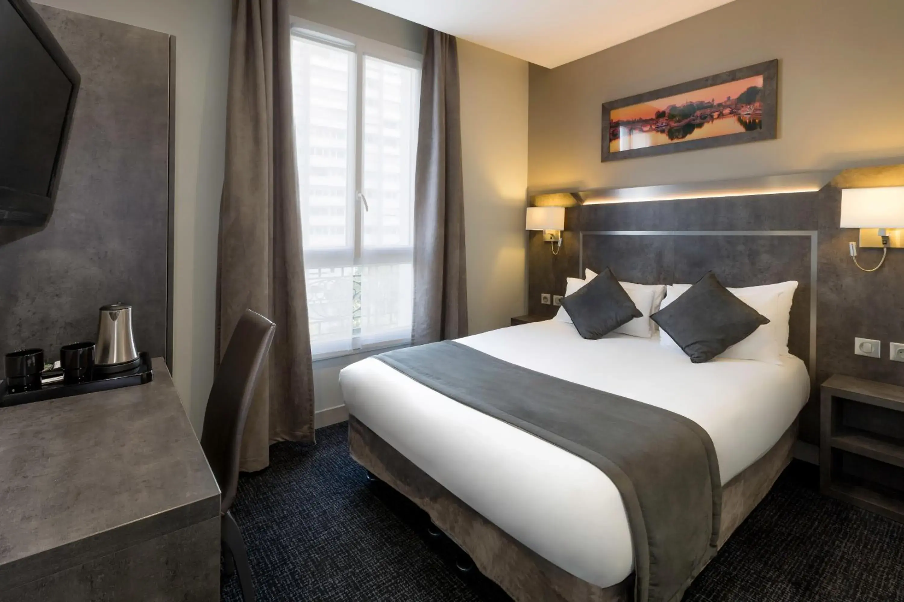 Bedroom, Bed in Hotel Paris Italie