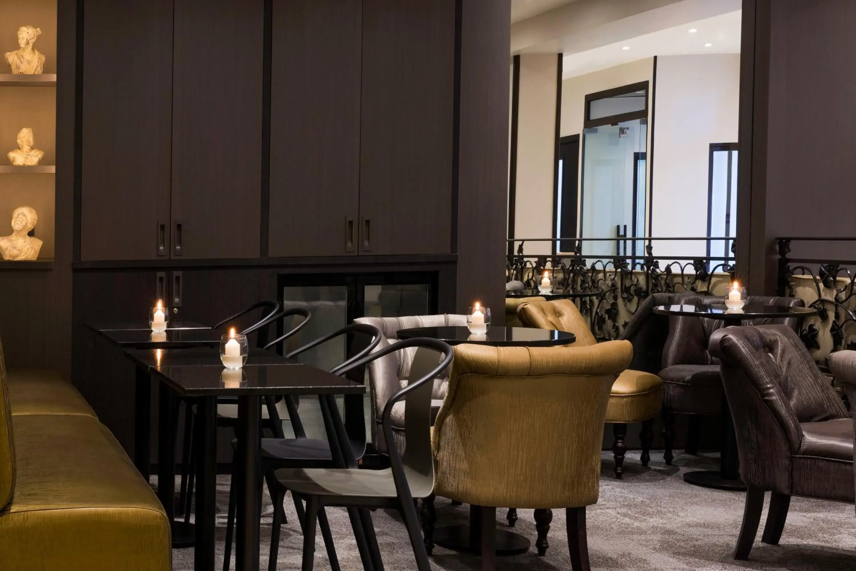 Living room, Restaurant/Places to Eat in Hotel Paris Italie