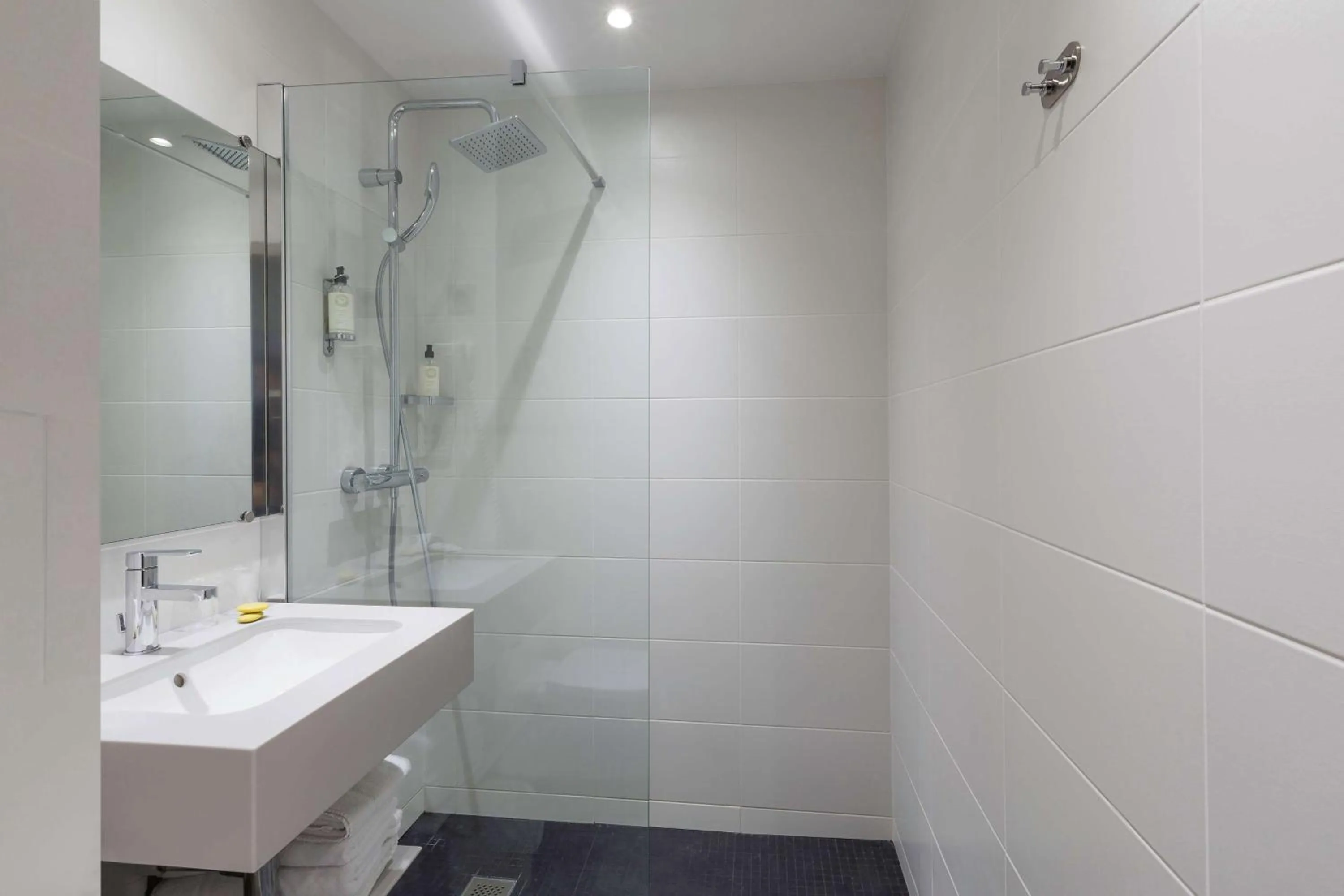 Photo of the whole room in Hotel Paris Italie