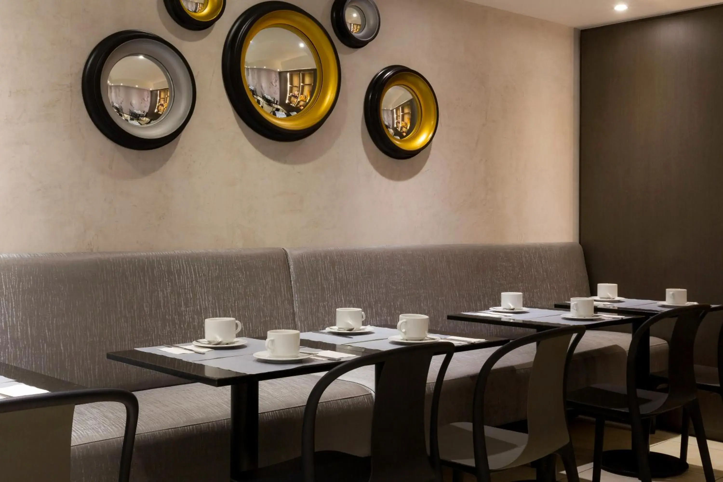 Decorative detail, Restaurant/Places to Eat in Hotel Paris Italie