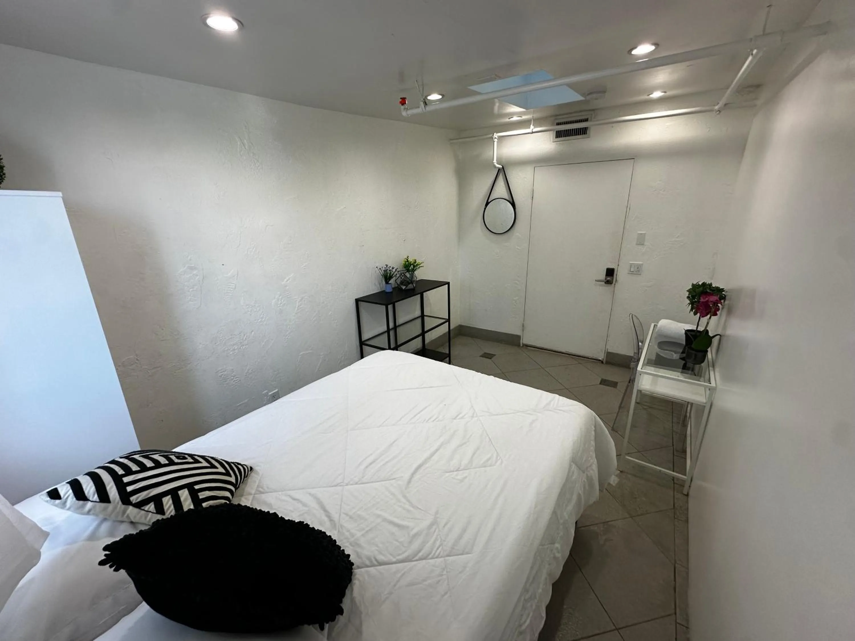 Bedroom, Bed in Culver City Hostel