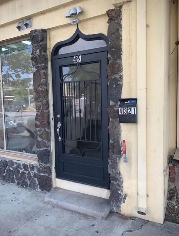 Facade/entrance in Culver City Hostel