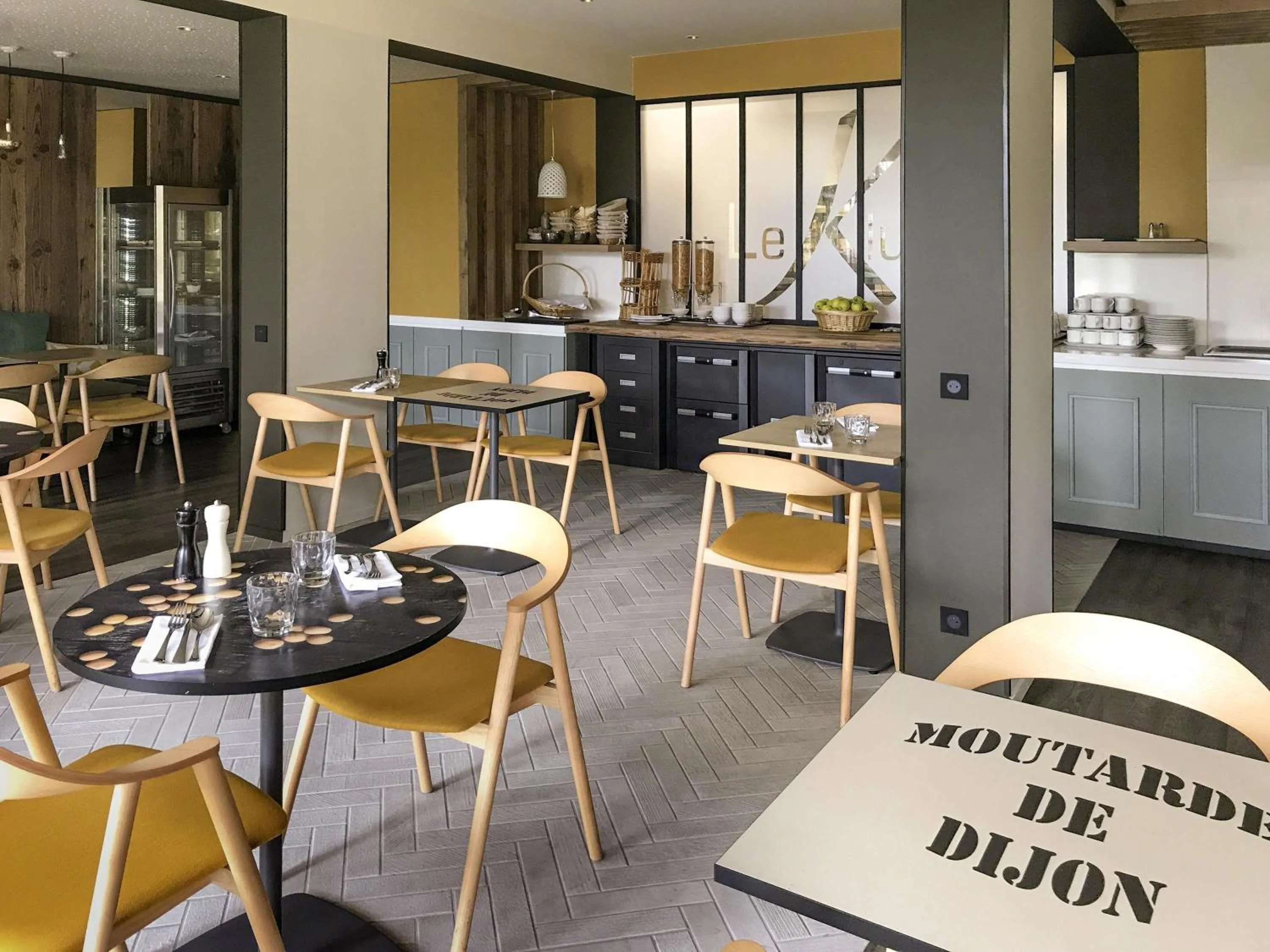 Restaurant/places to eat in ibis Dijon Gare