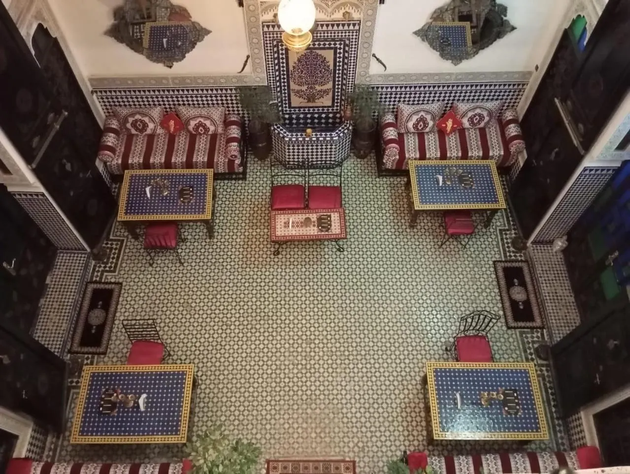 Restaurant/places to eat in DAR EL AAMOURI