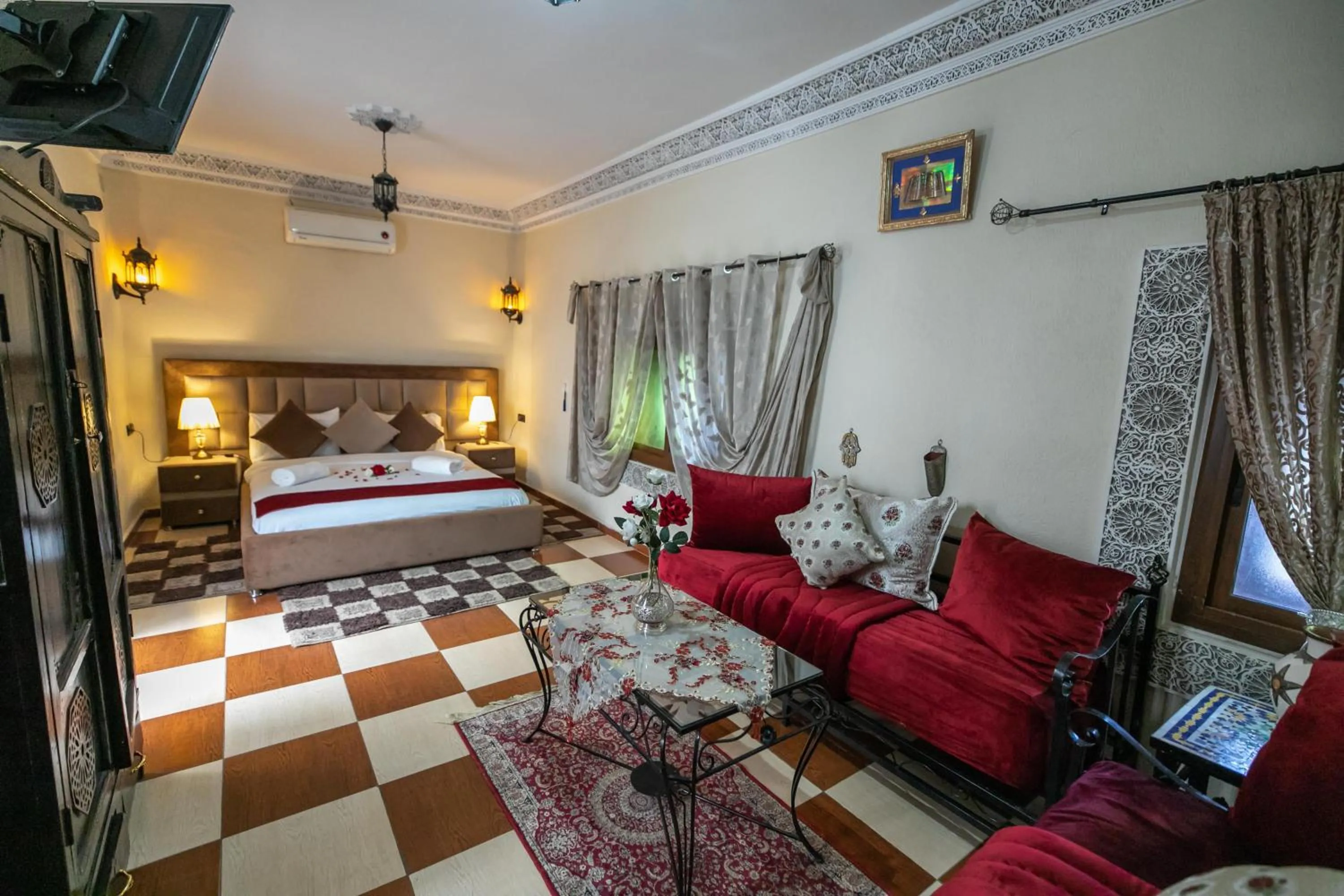 Photo of the whole room, Bed in DAR EL AAMOURI