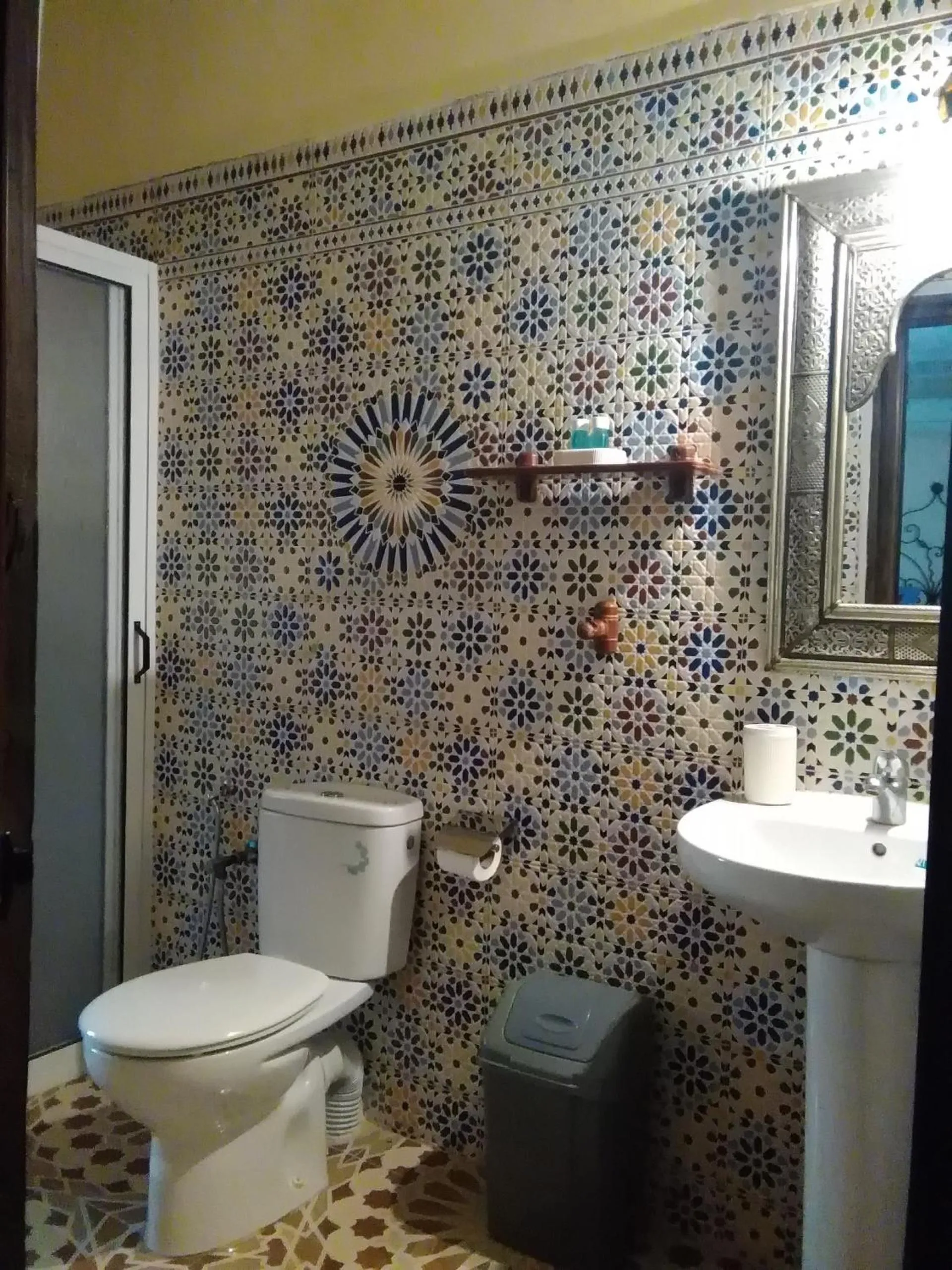 Shower in DAR EL AAMOURI