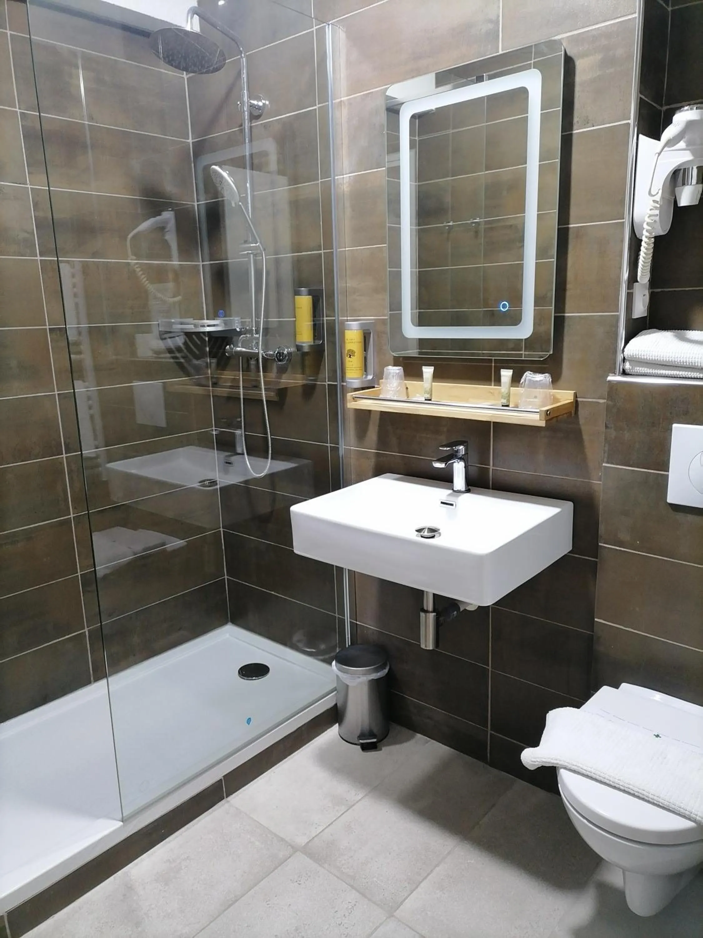 Bathroom in La Buissonnière