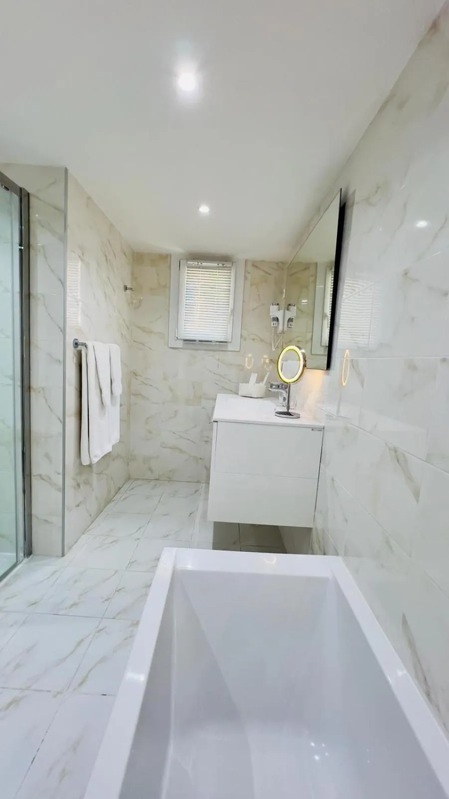 Shower in Hotel La Calanque