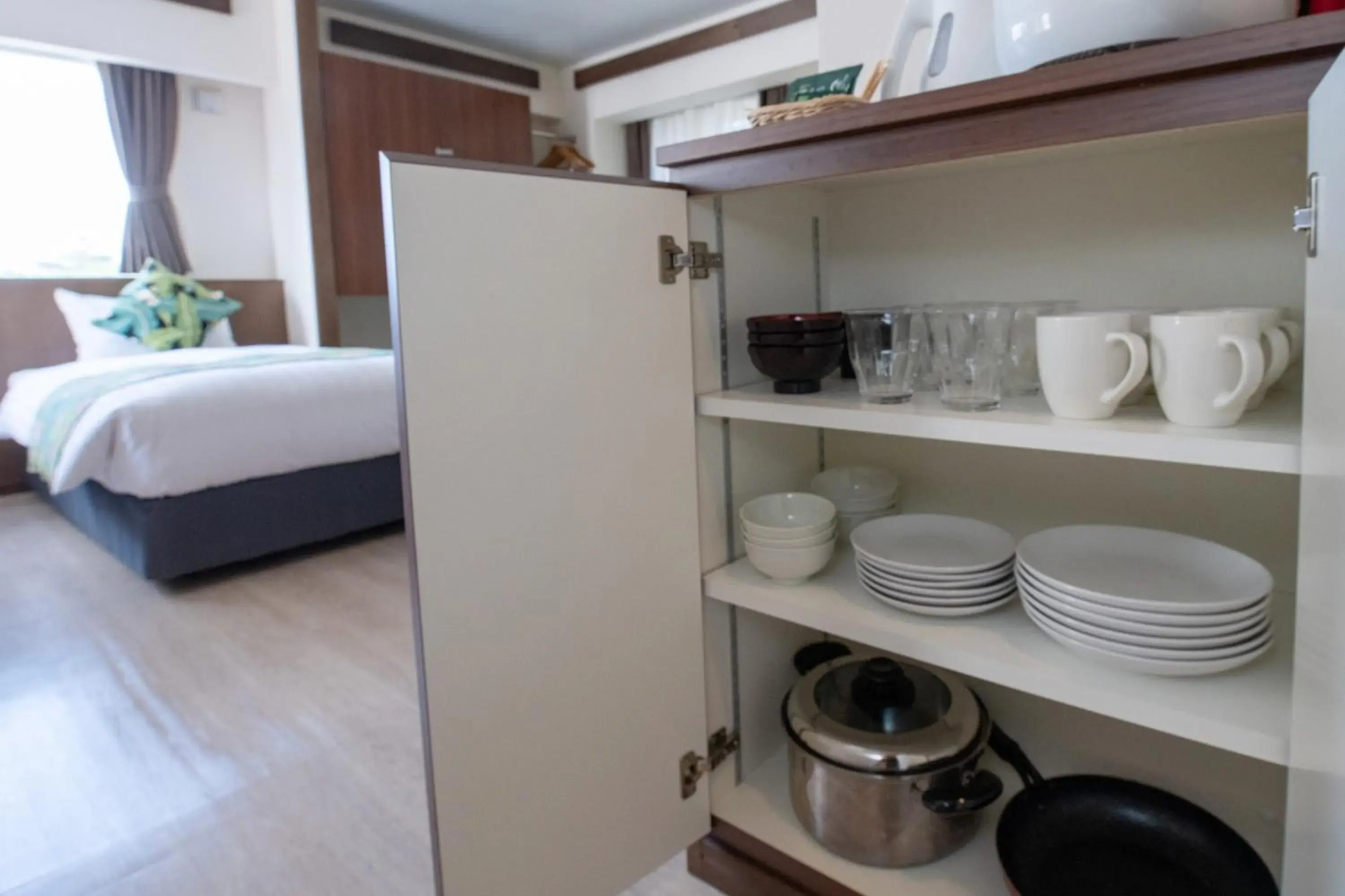 Kitchen or kitchenette, Bed in Aqua Resort in Chatan Kitchen or kitchenette, Bed in Aqua Resort in Chatan
