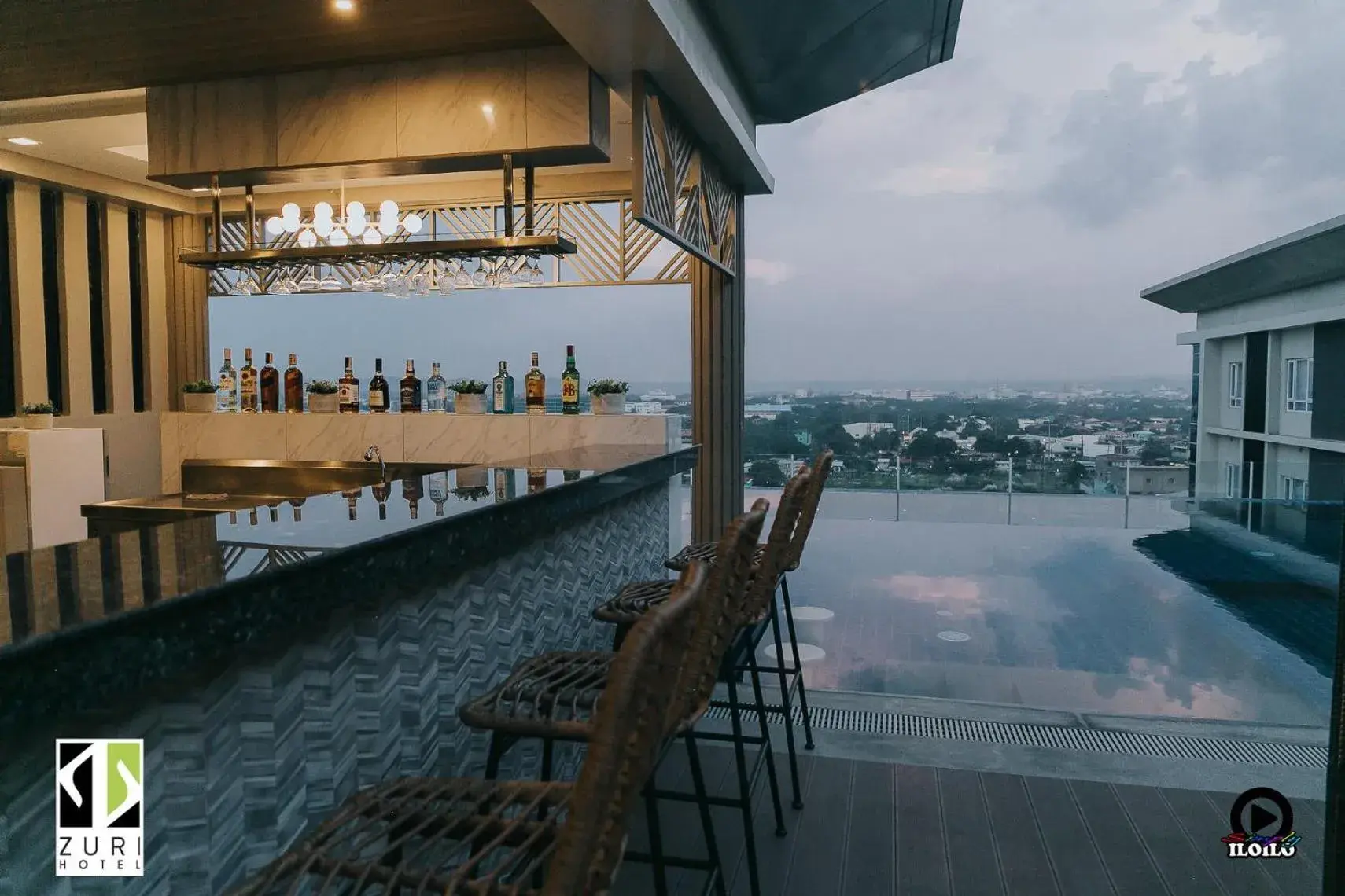 Lounge or bar in Zuri Hotel Lounge or bar in Zuri Hotel