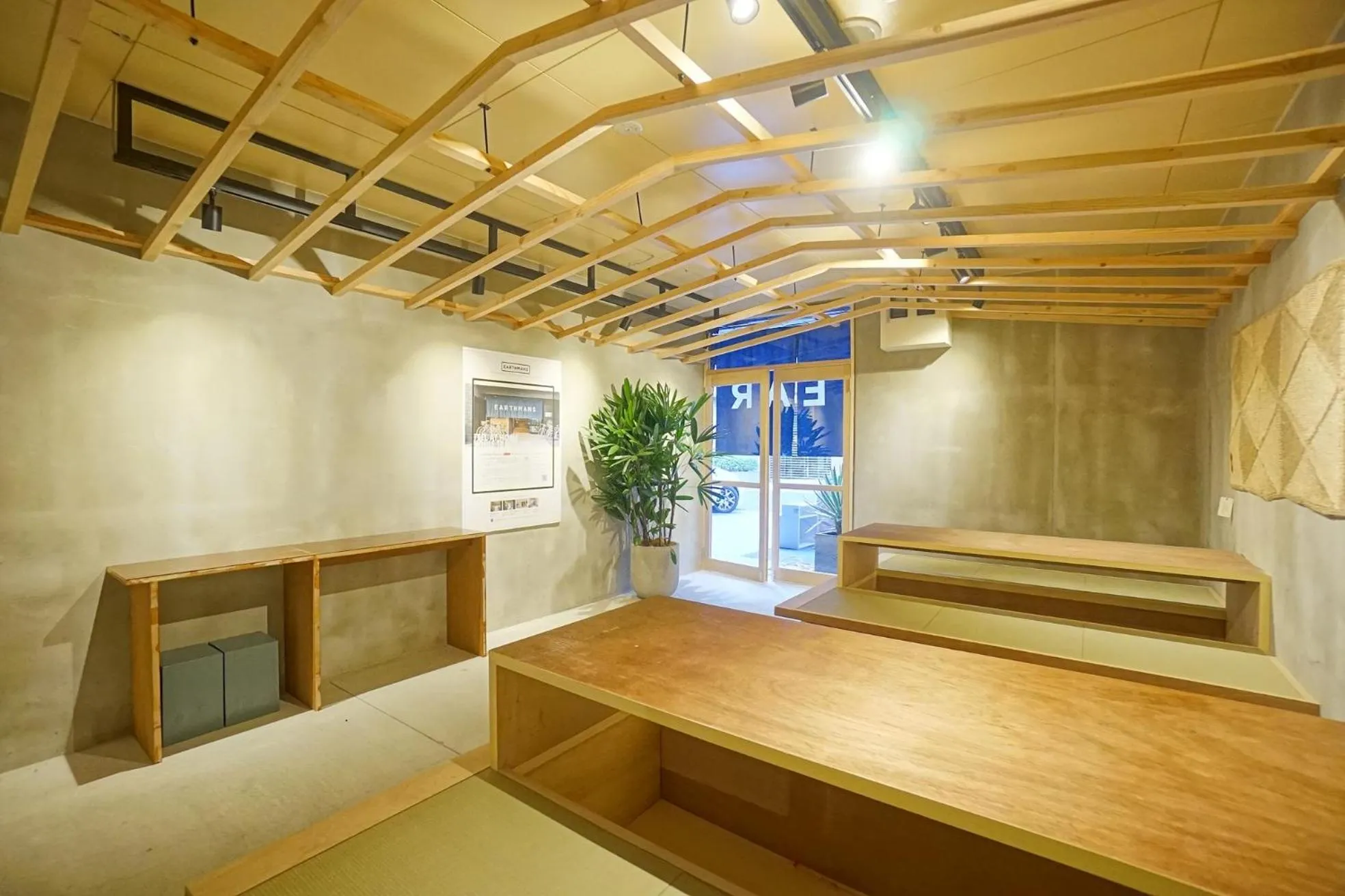 Communal lounge/ TV room in EARTHMANS OSAKA-JO
