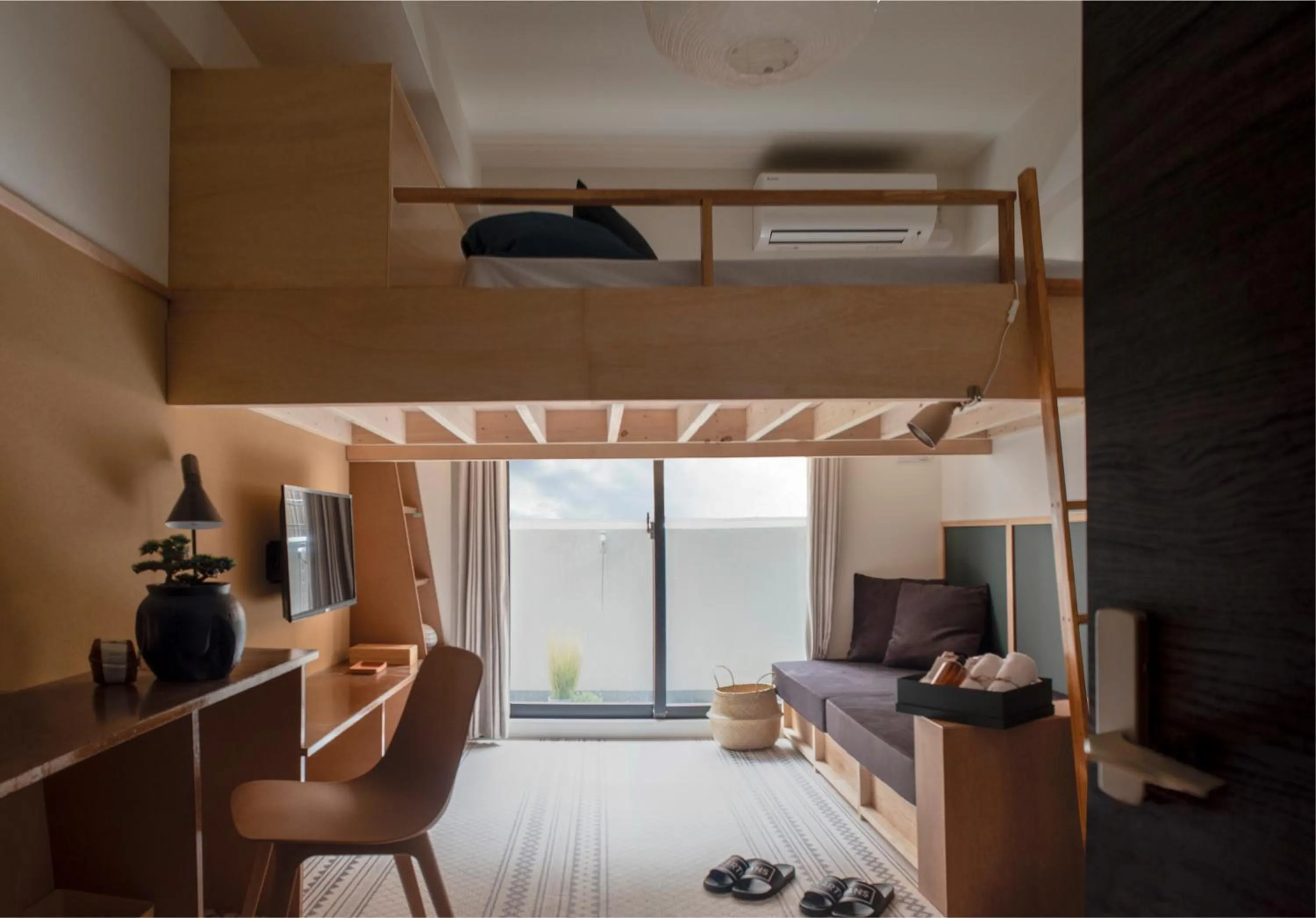 Photo of the whole room in EARTHMANS OSAKA-JO