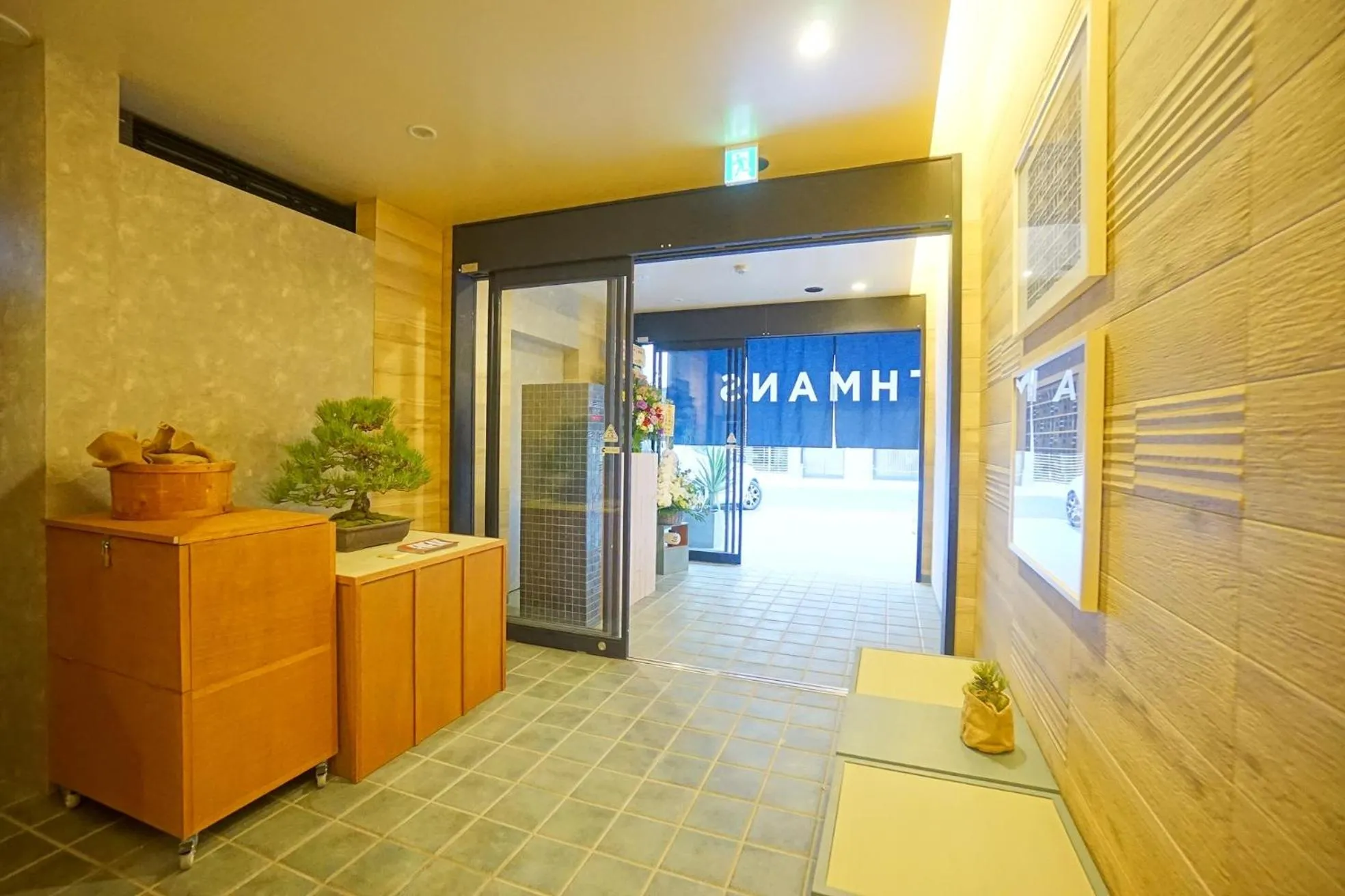 Communal lounge/ TV room in EARTHMANS OSAKA-JO