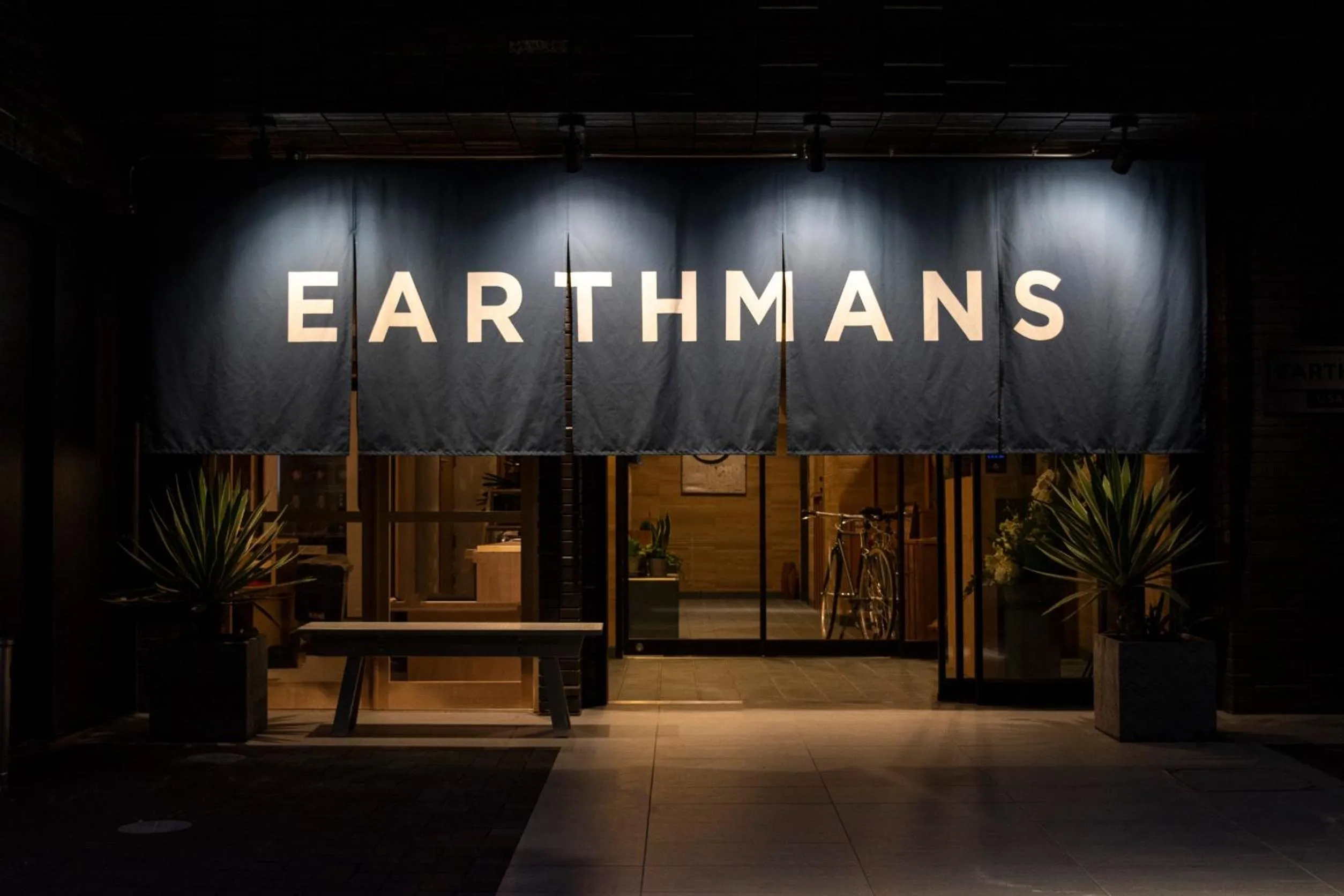 Night in EARTHMANS OSAKA-JO