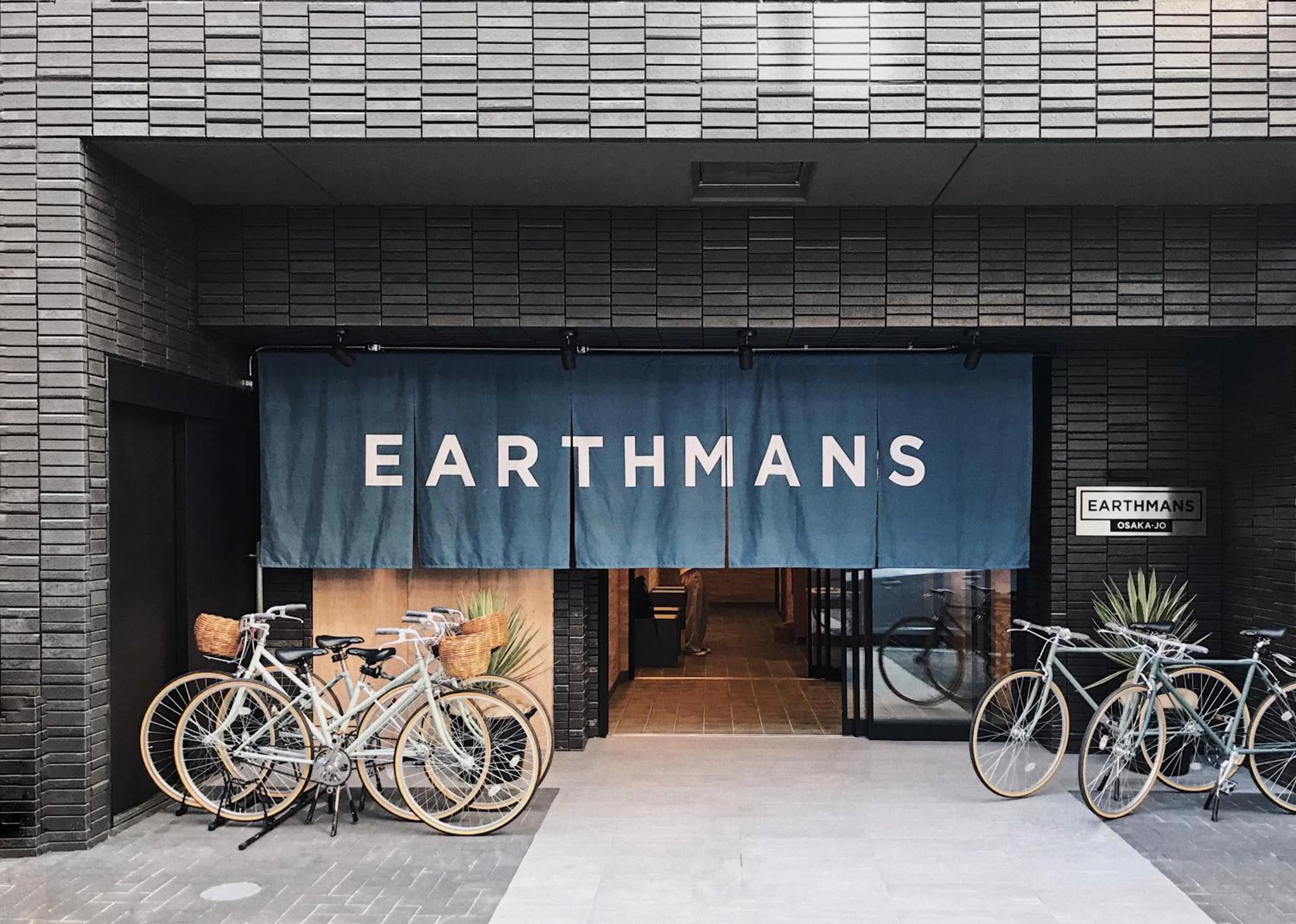 Property building in EARTHMANS OSAKA-JO
