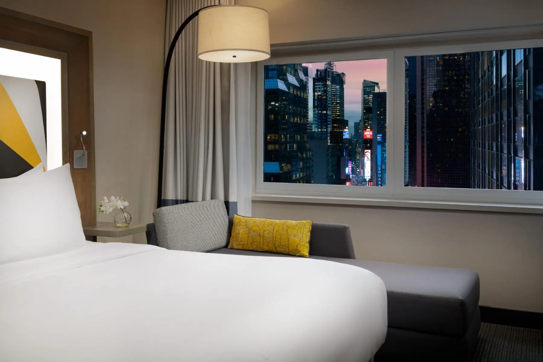 Photo of the whole room, Bed in M Social Hotel Times Square New York