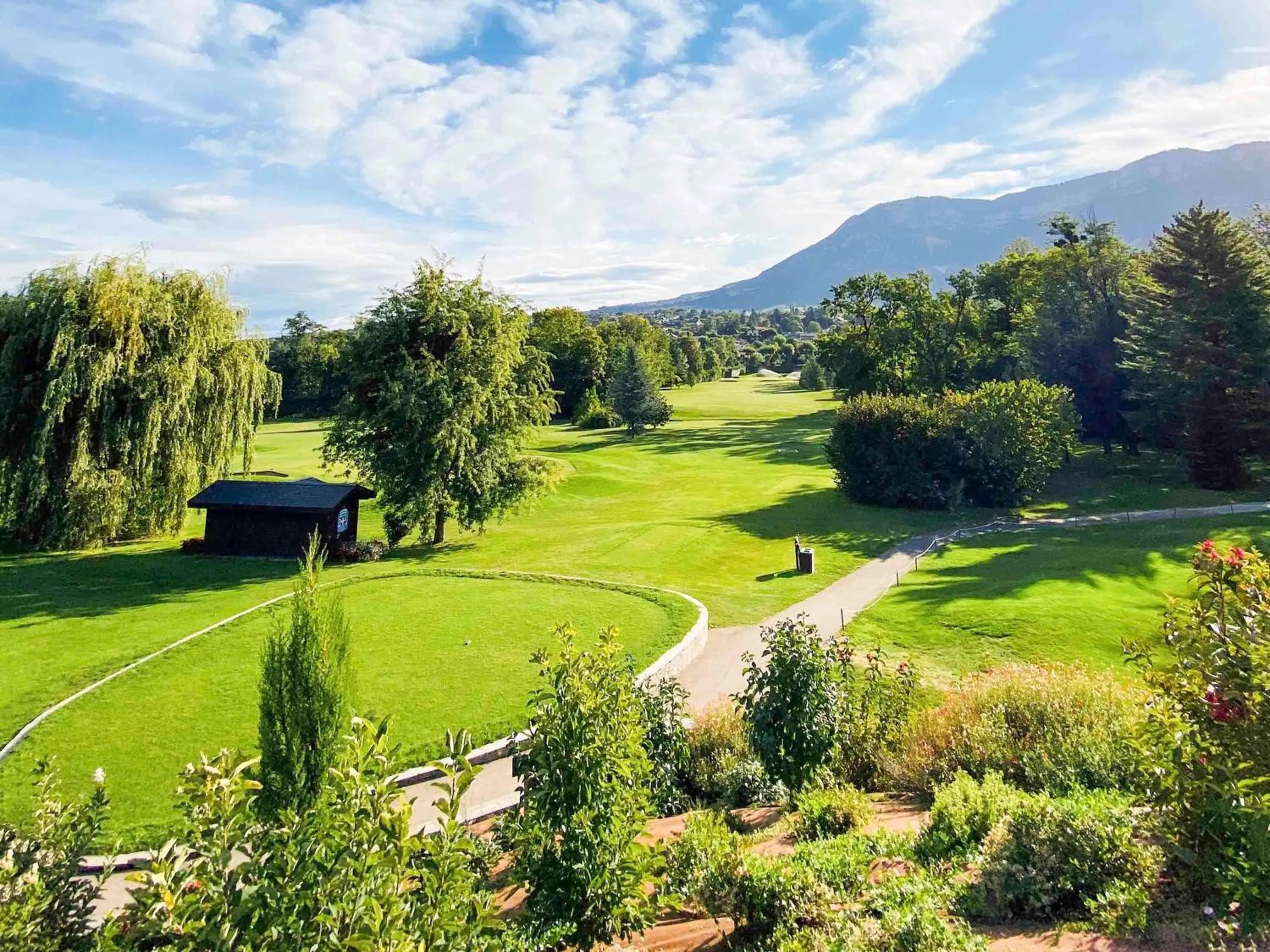 Golfcourse in Mercure Aix-les-Bains Domaine de Marlioz Hôtel & Spa