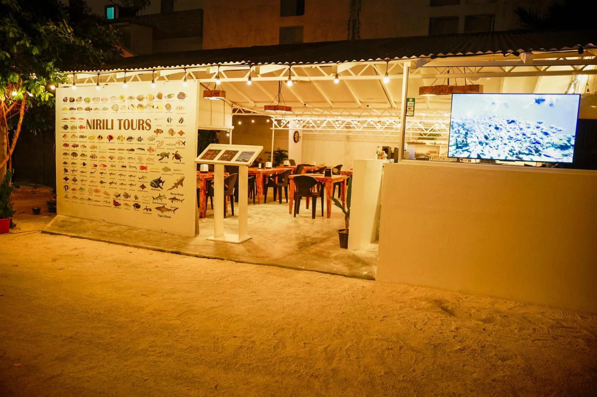 Restaurant/places to eat in Nirili Villa