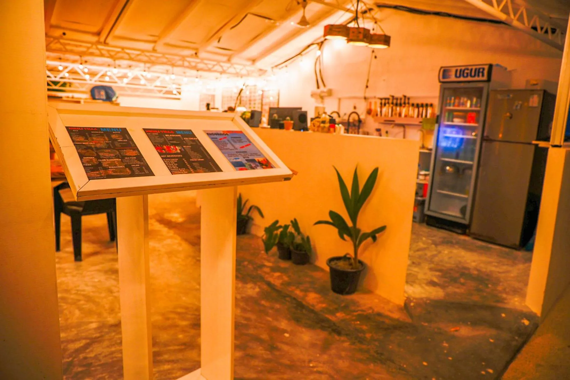 Restaurant/places to eat in Nirili Villa