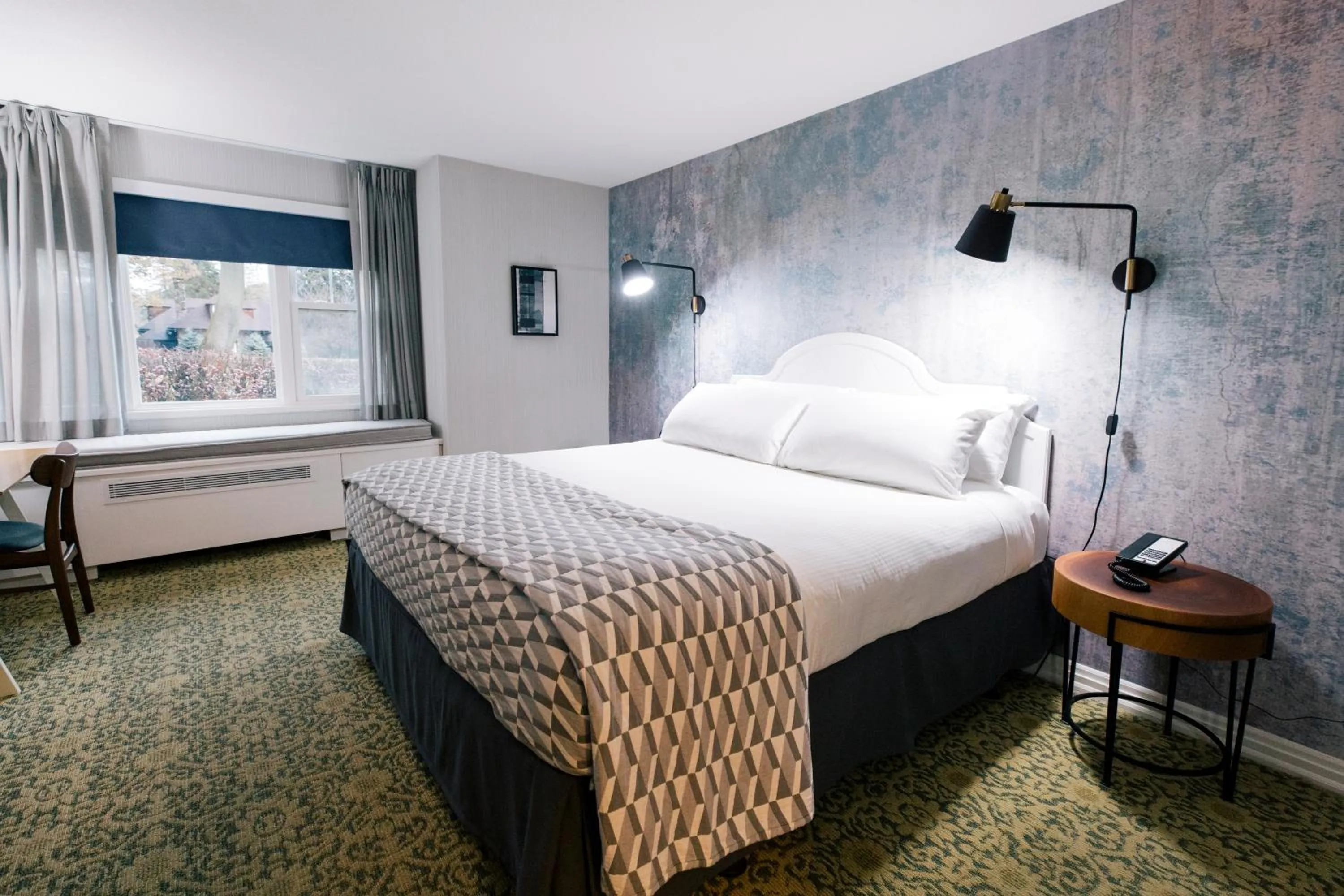 Bed in Tarrytown House Estate