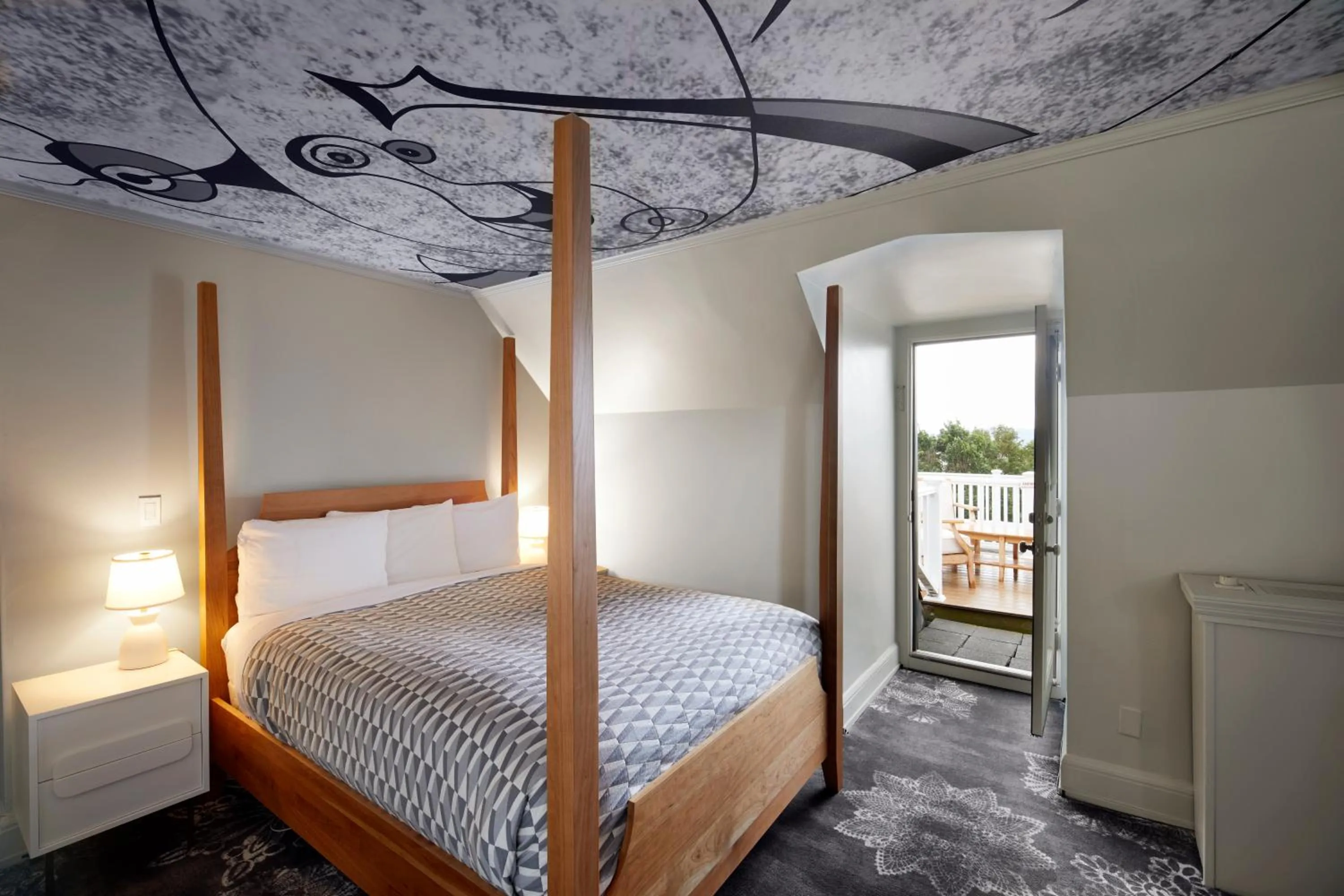 Bed in Tarrytown House Estate