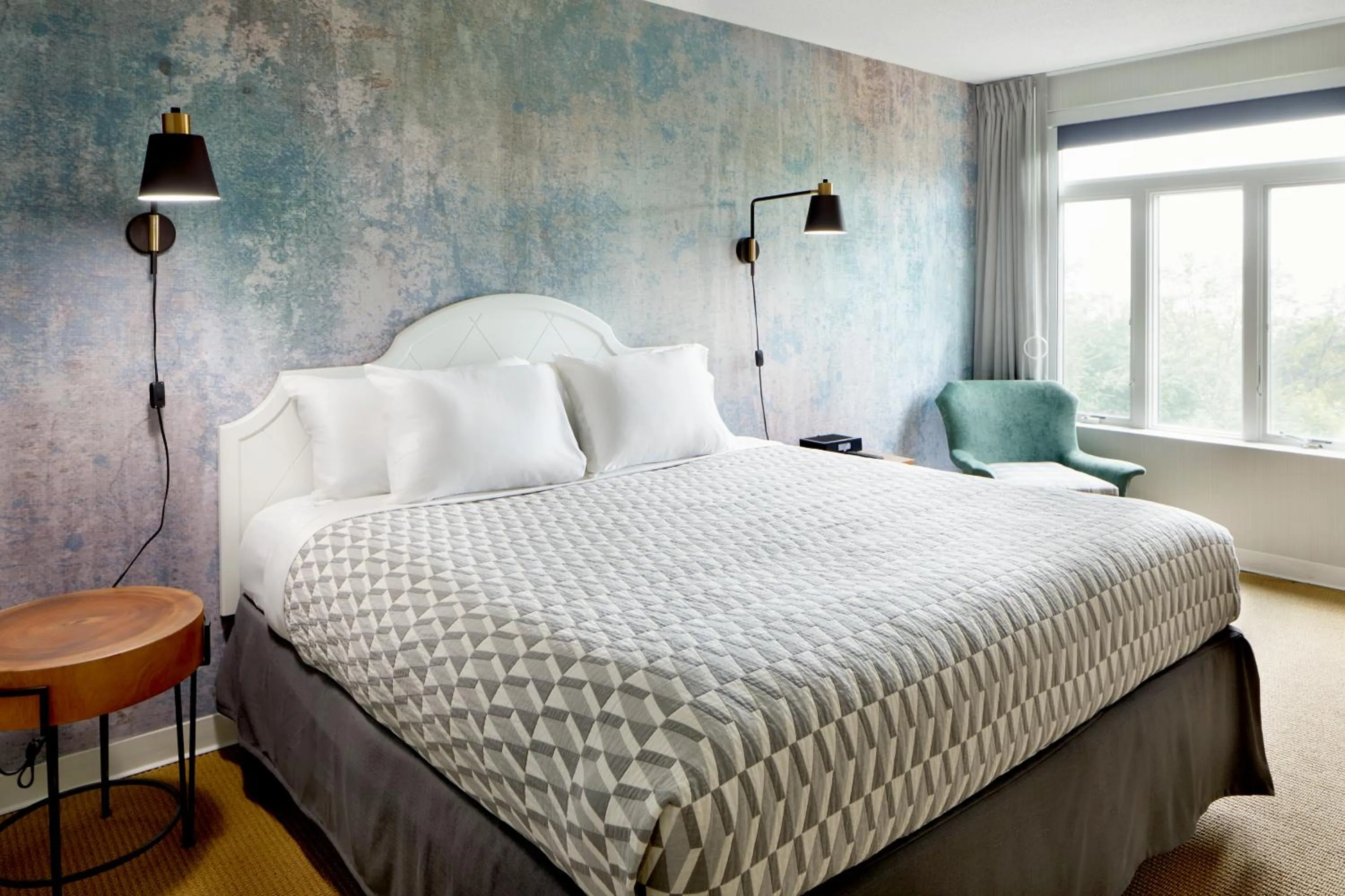 Bed in Tarrytown House Estate