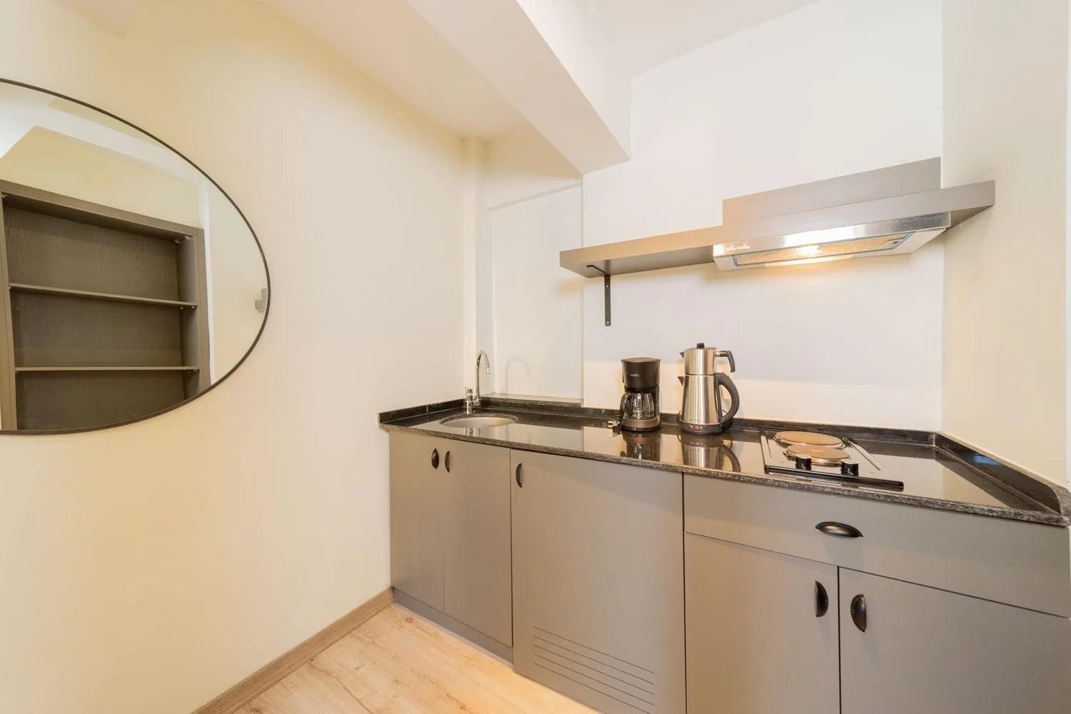 Kitchen or kitchenette in Alp Pasa Fiore Garden Suites - Special Class