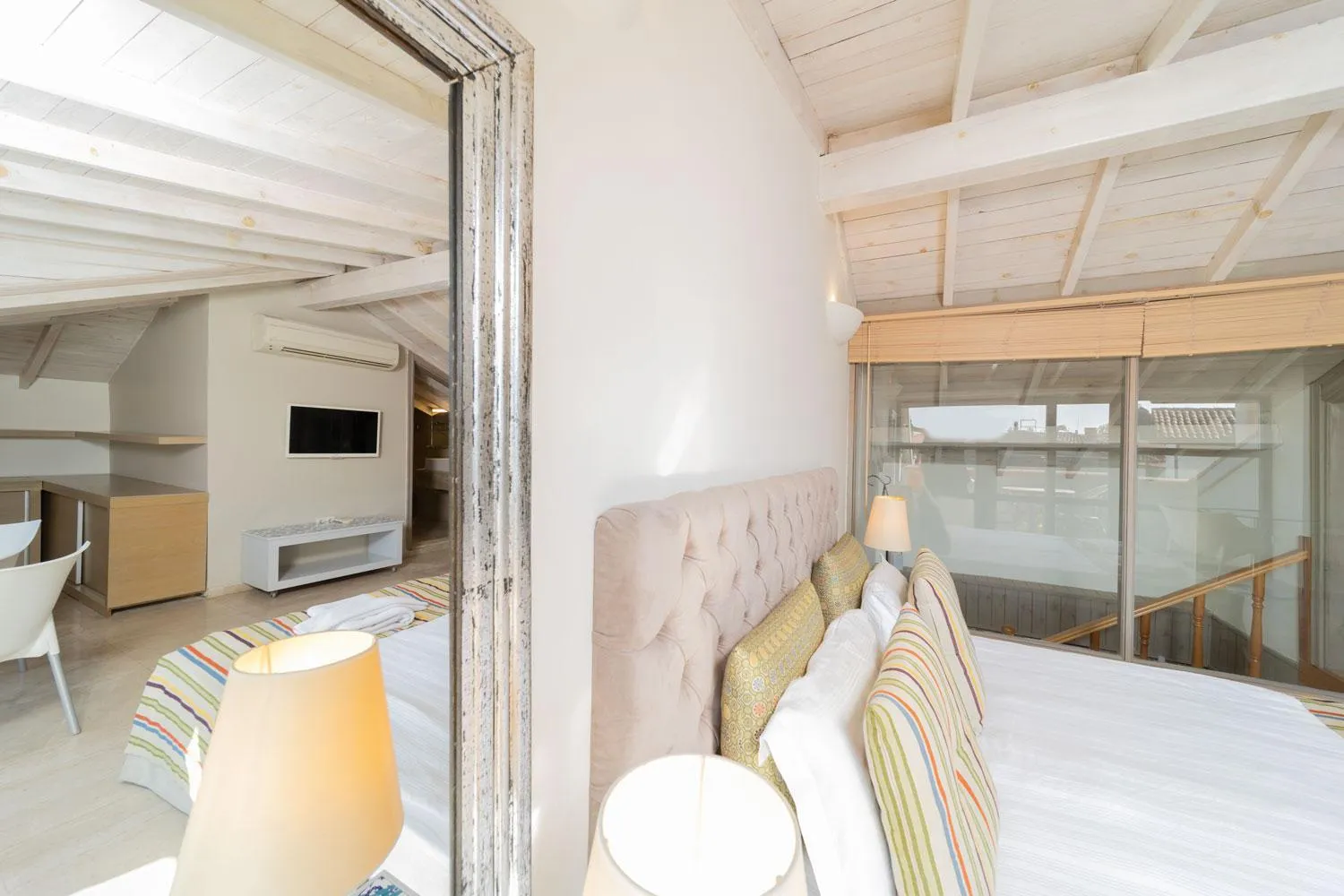 Communal lounge/ TV room, Bed in Alp Pasa Fiore Garden Suites - Special Class