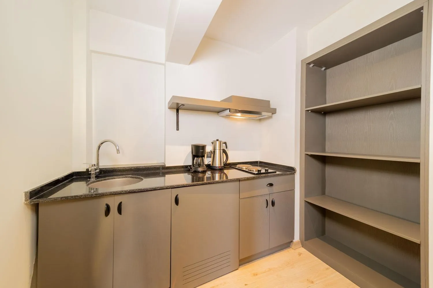 Kitchen or kitchenette in Alp Pasa Fiore Garden Suites - Special Class