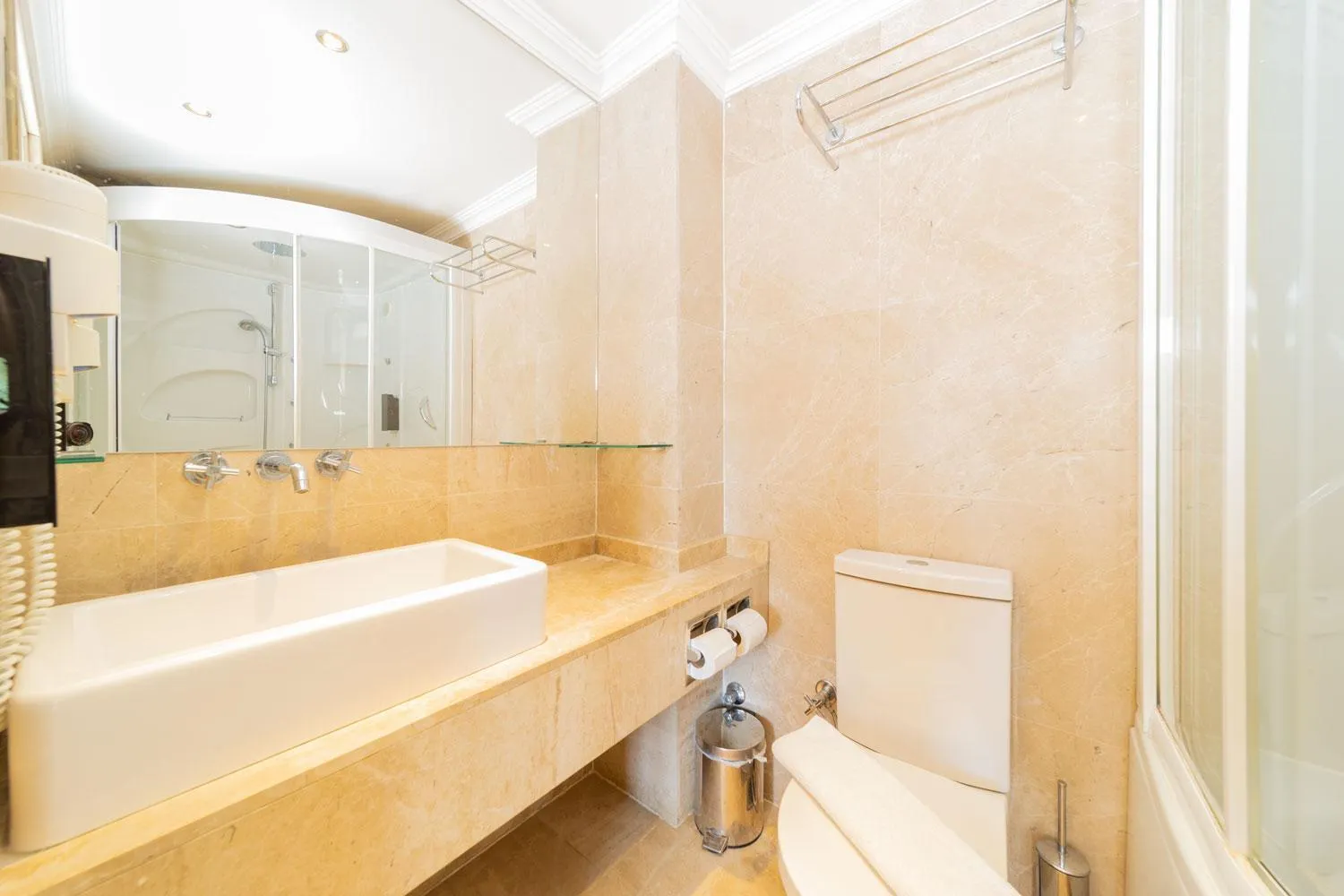 Shower in Alp Pasa Fiore Garden Suites - Special Class