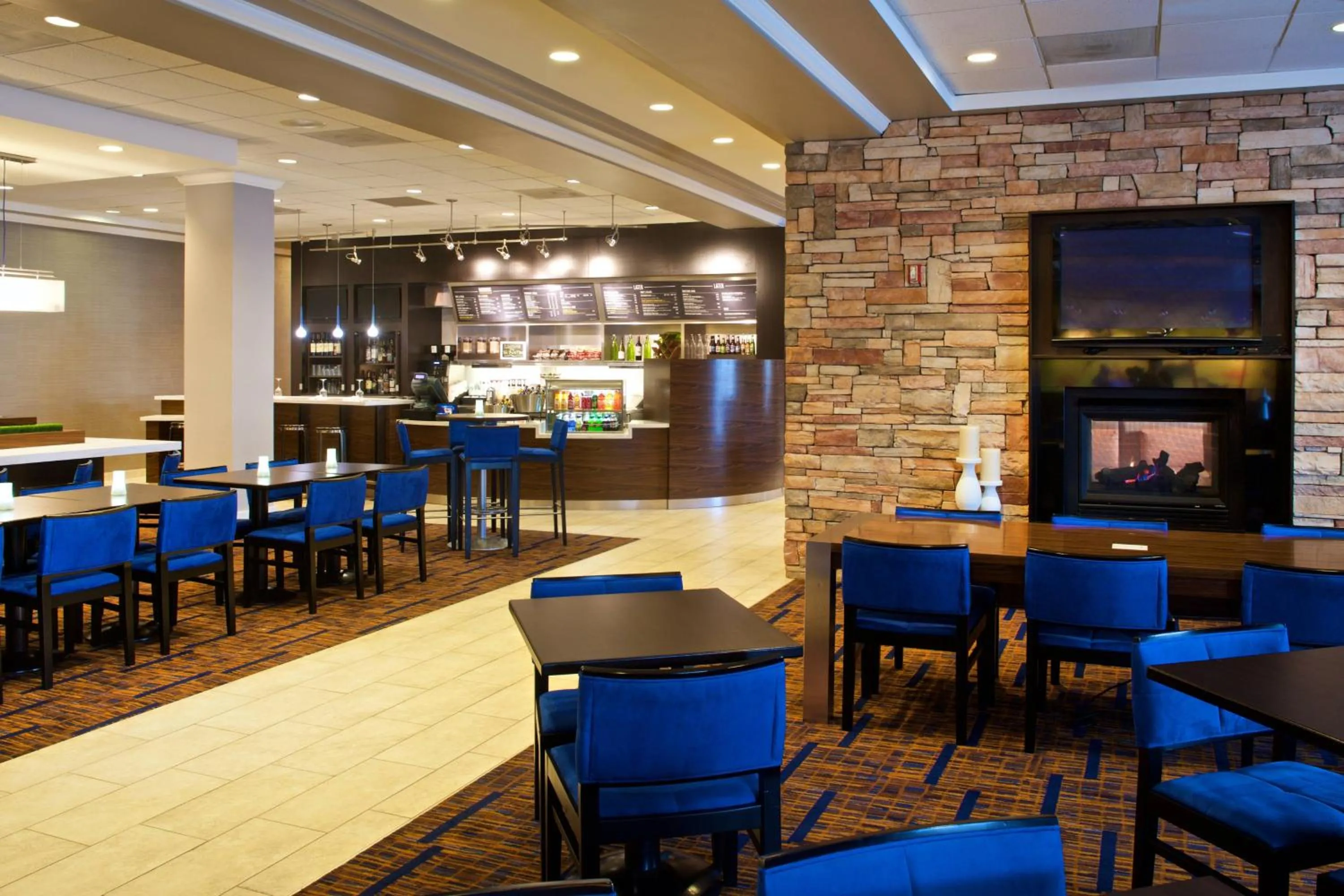 Restaurant/places to eat in Courtyard by Marriott Boston Billerica Bedford