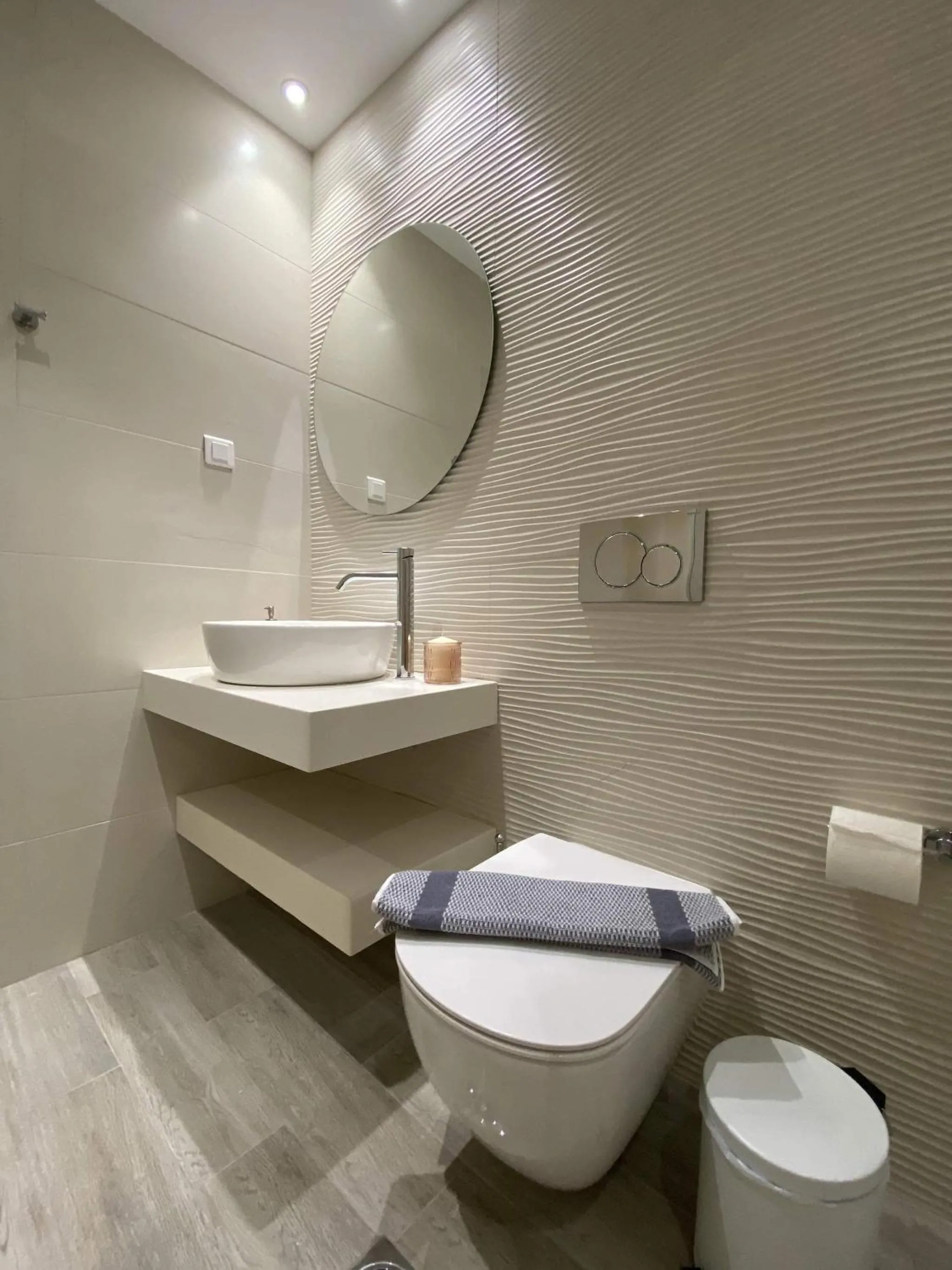 Bathroom in MIKE'S STUDIOS