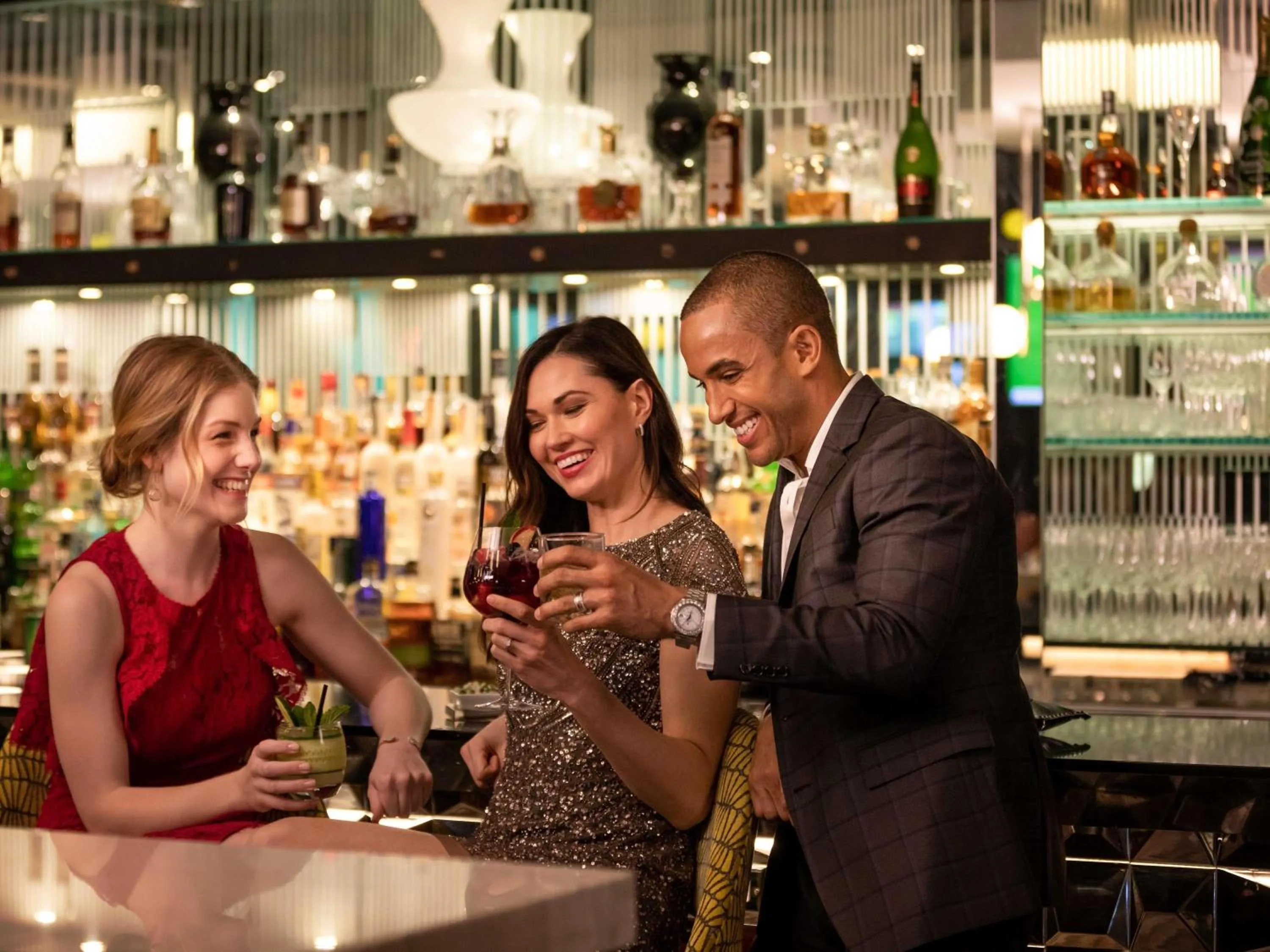 Lounge or bar in Sofitel Chicago Magnificent Mile