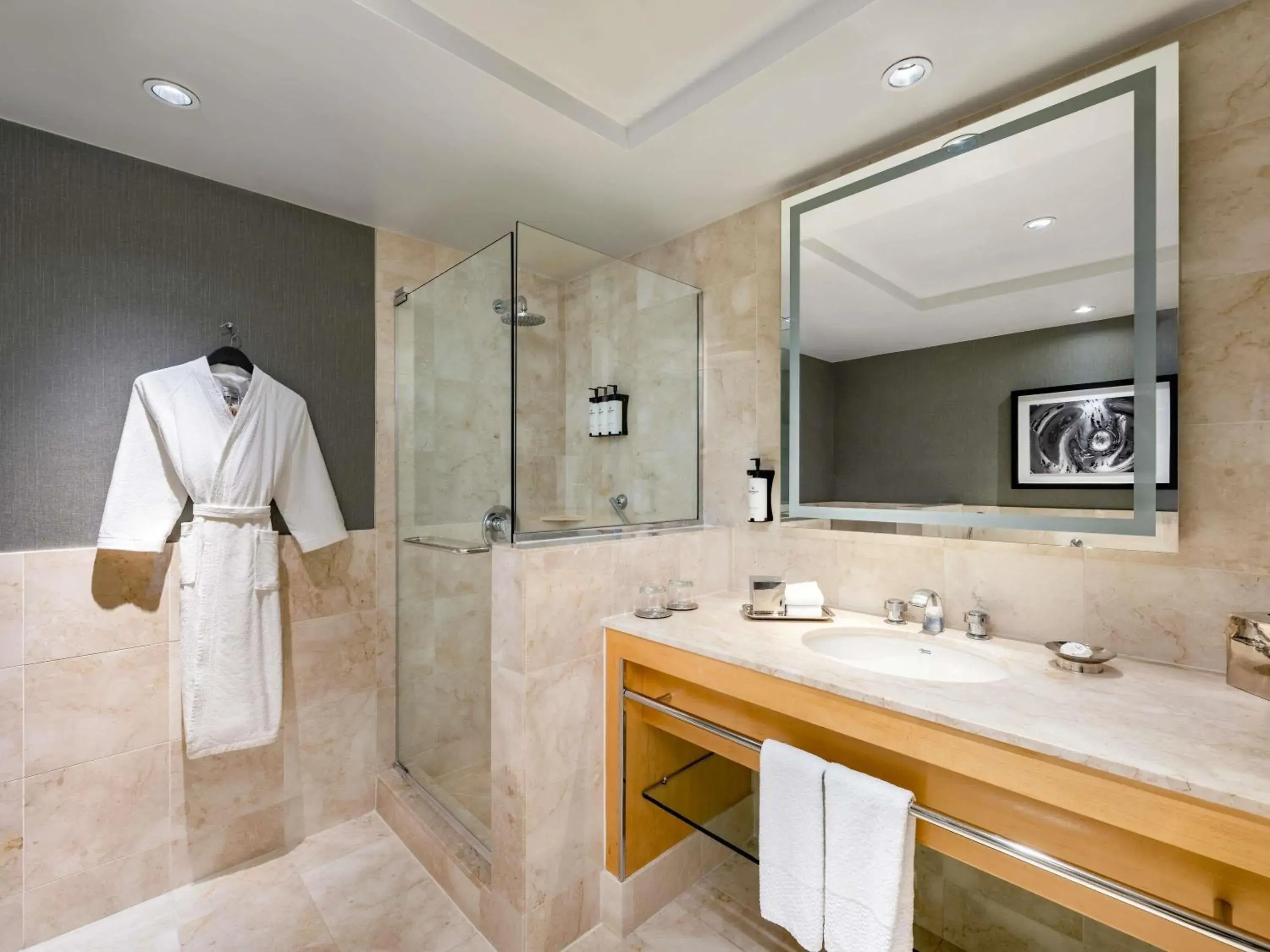 Property building in Sofitel Chicago Magnificent Mile Property building in Sofitel Chicago Magnificent Mile