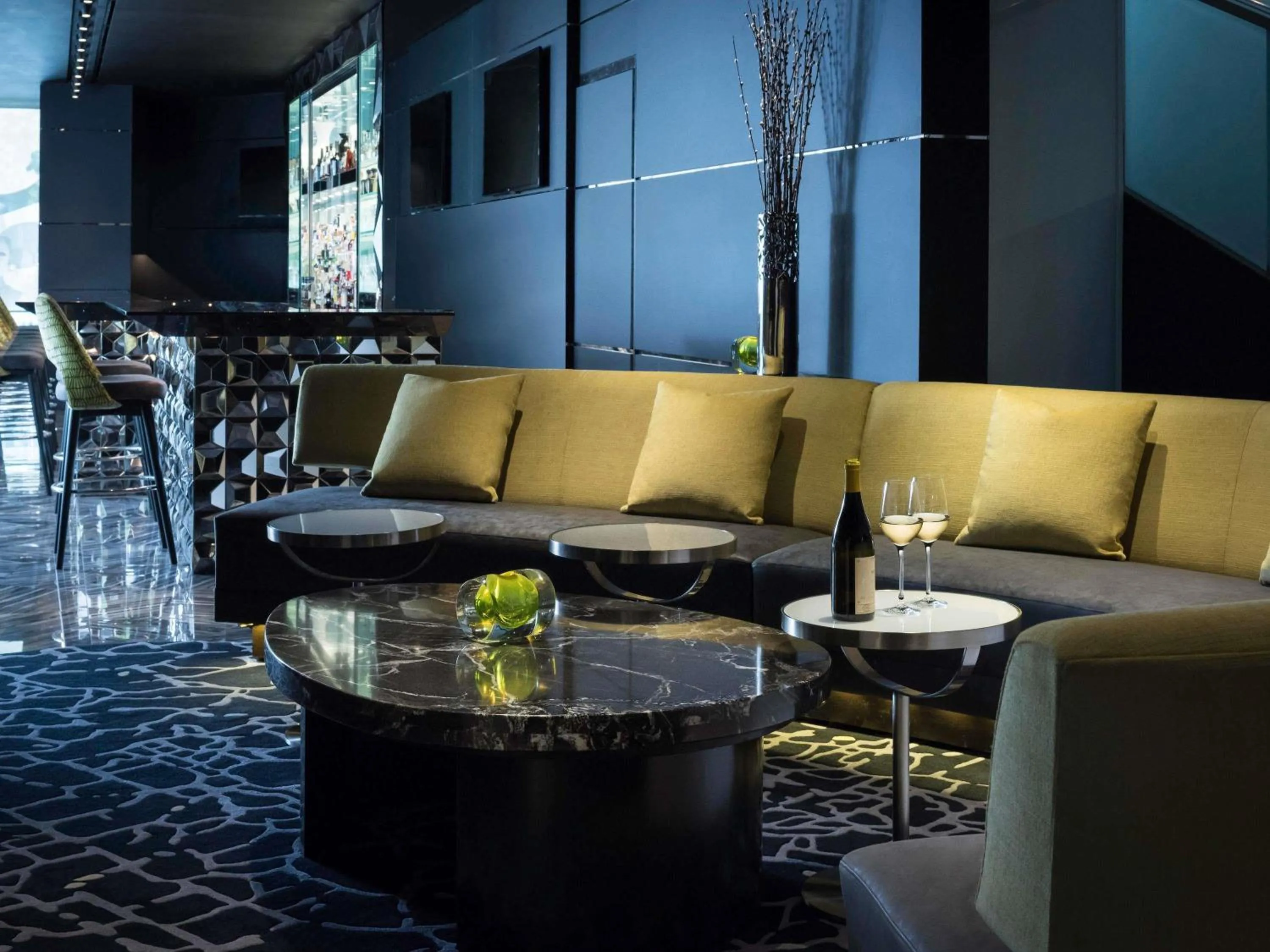 Lounge or bar in Sofitel Chicago Magnificent Mile