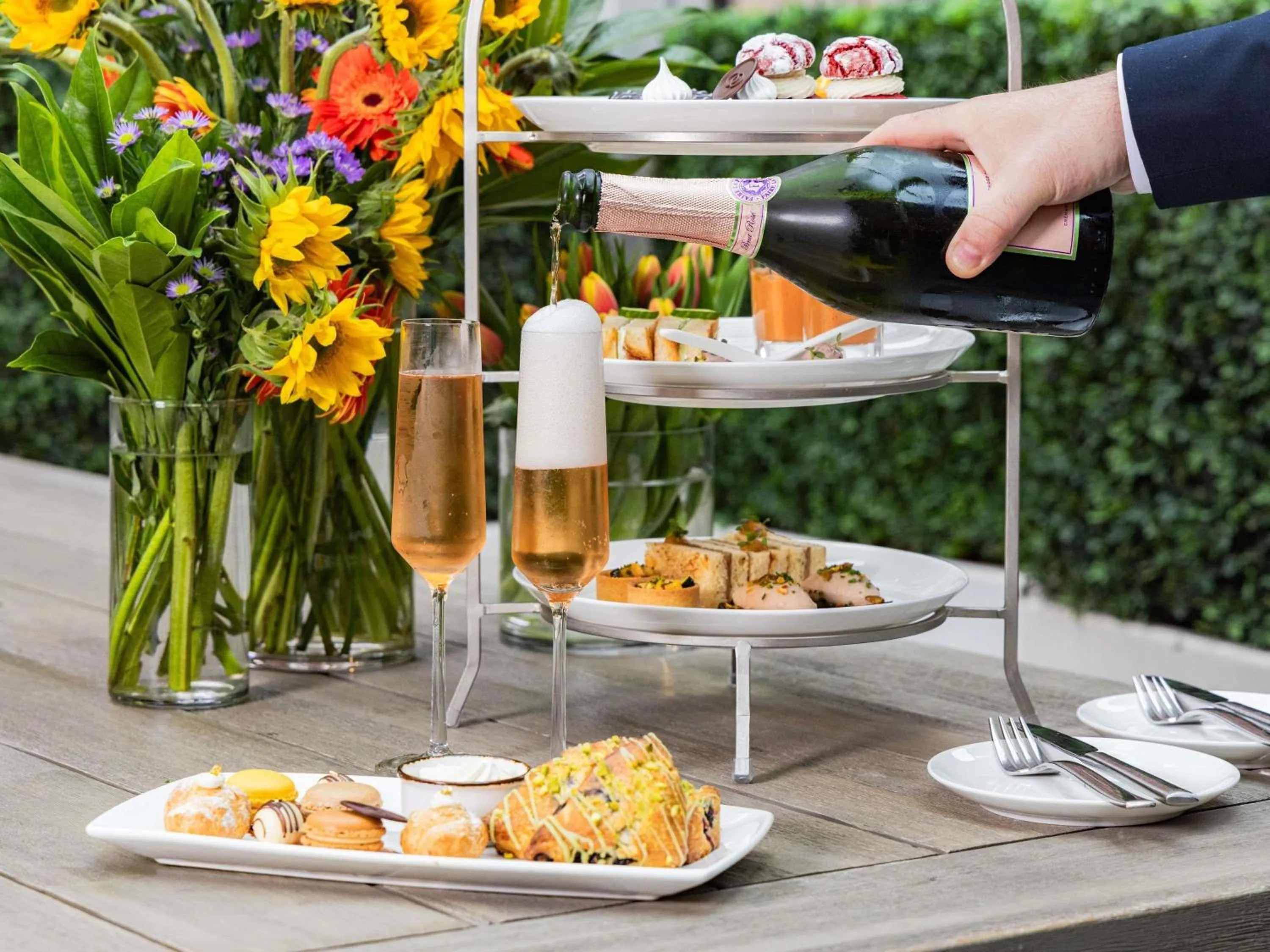 Restaurant/places to eat in Sofitel Chicago Magnificent Mile