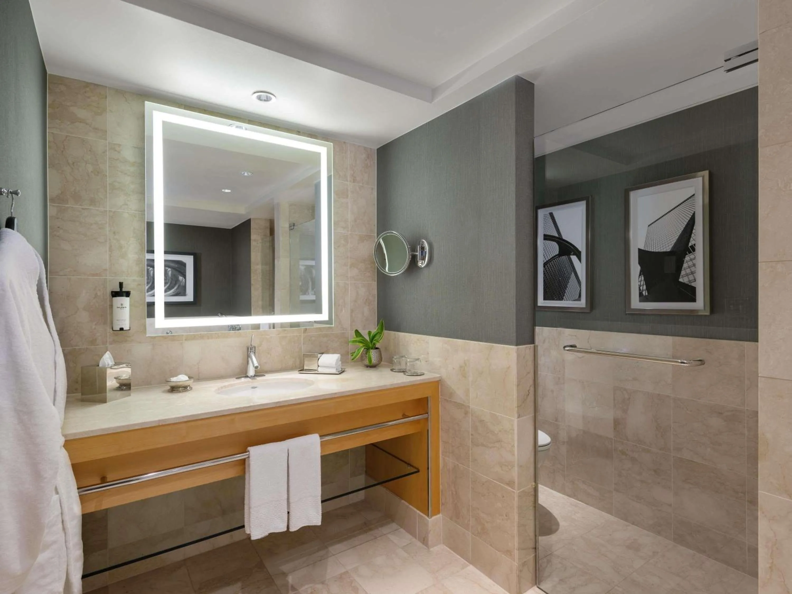 Bedroom in Sofitel Chicago Magnificent Mile