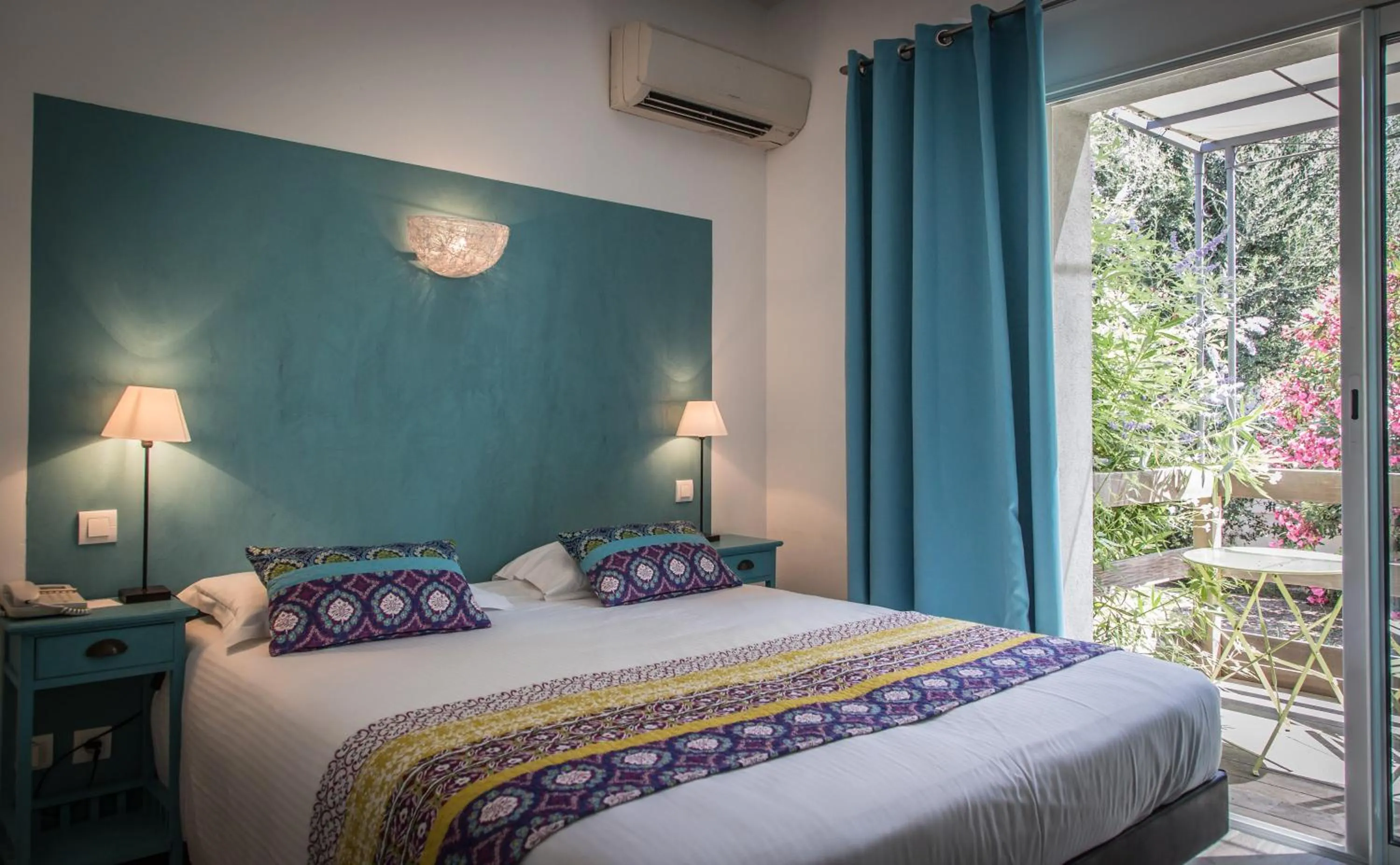 Photo of the whole room, Bed in Golfe Hôtel & Spa Porto-Vecchio