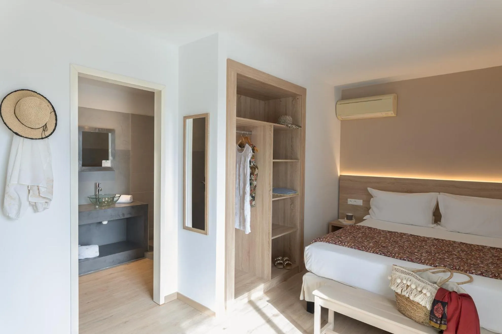 Bathroom, Bed in Golfe Hôtel & Spa Porto-Vecchio