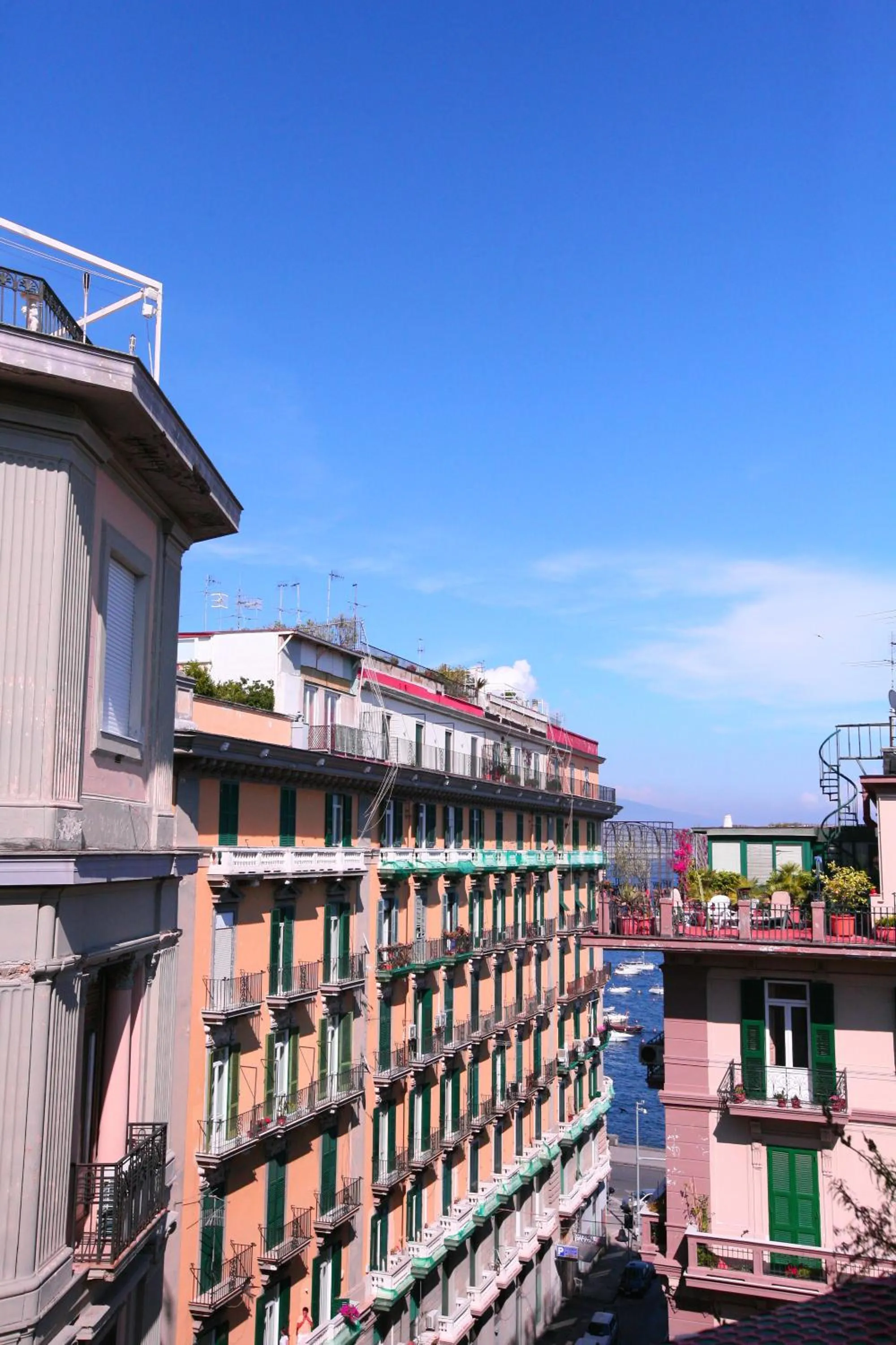 Facade/entrance in Megaride Santa Lucia
