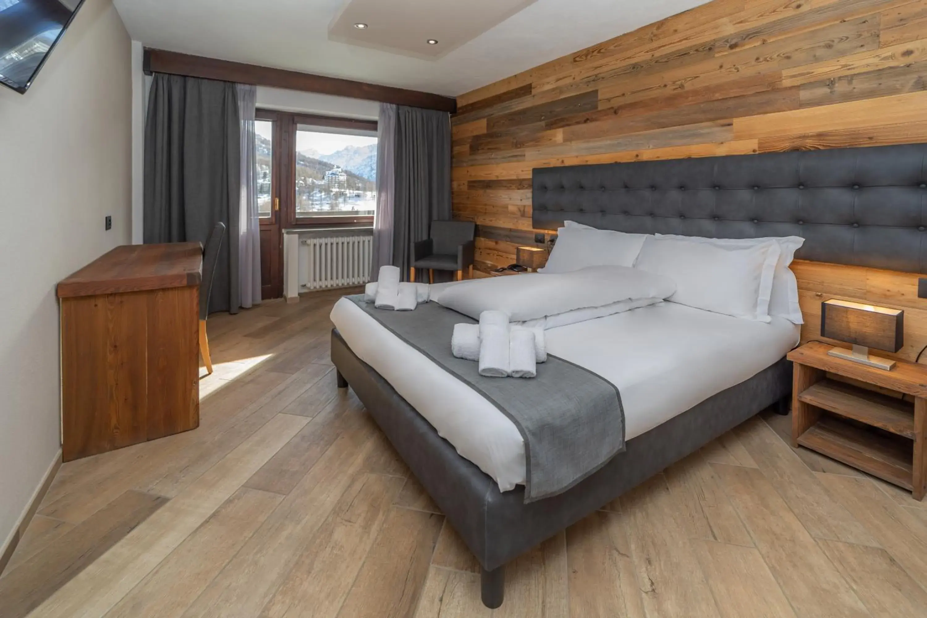 Photo of the whole room, Bed in Hotel Gran Roc Photo of the whole room, Bed in Hotel Gran Roc