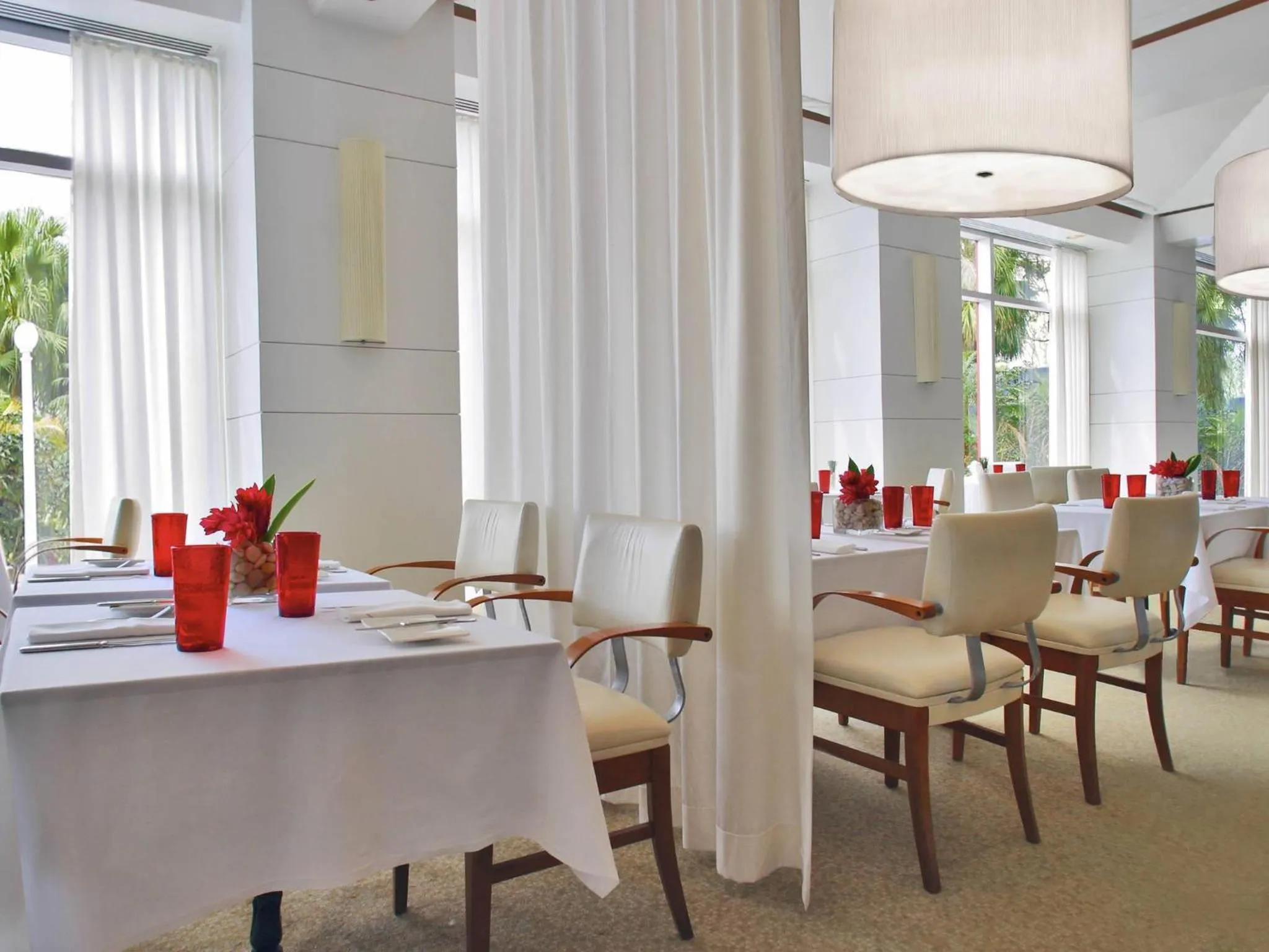 Restaurant/places to eat in Pullman Miami Airport