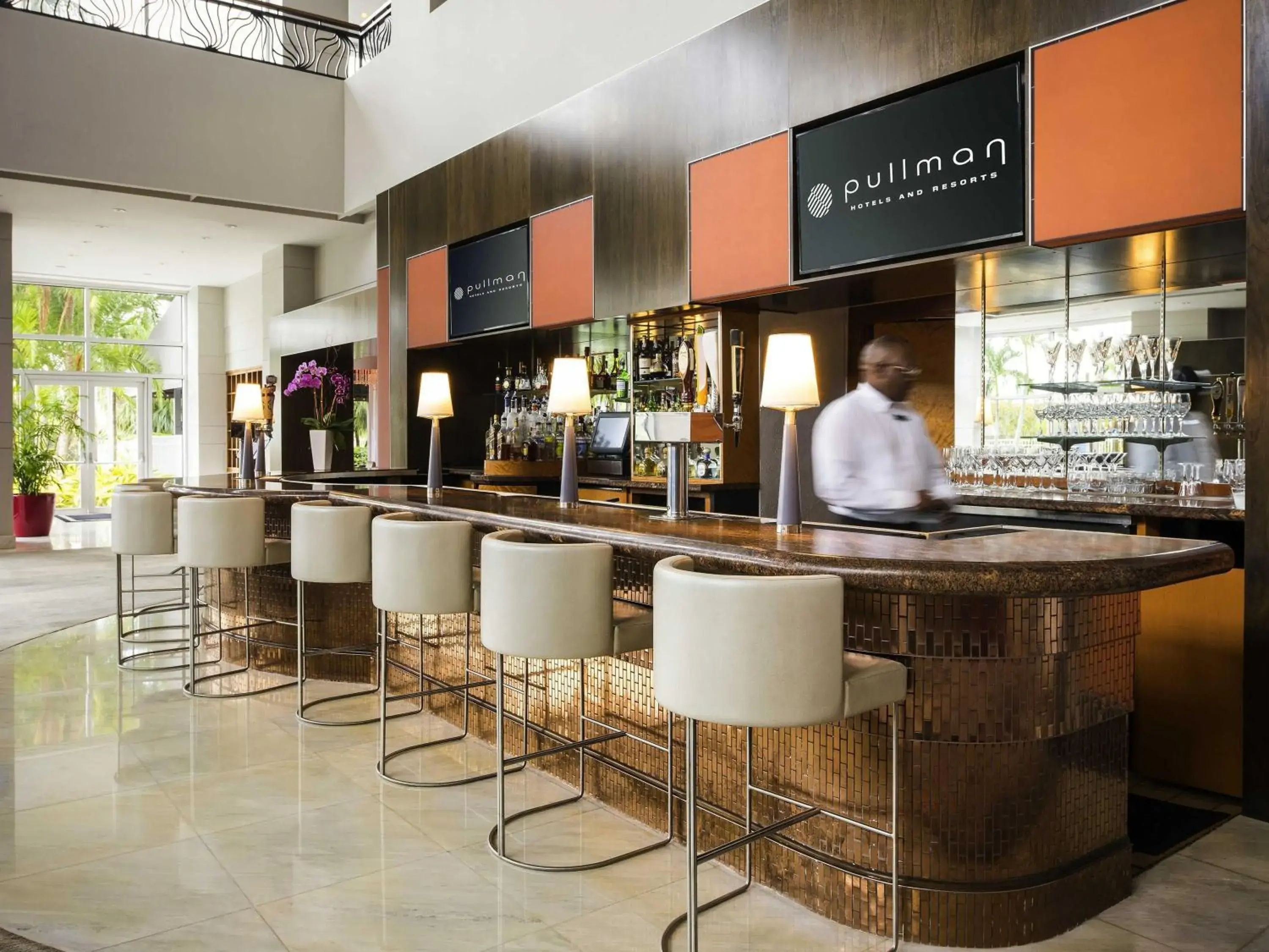 Lounge or bar in Pullman Miami Airport Lounge or bar in Pullman Miami Airport
