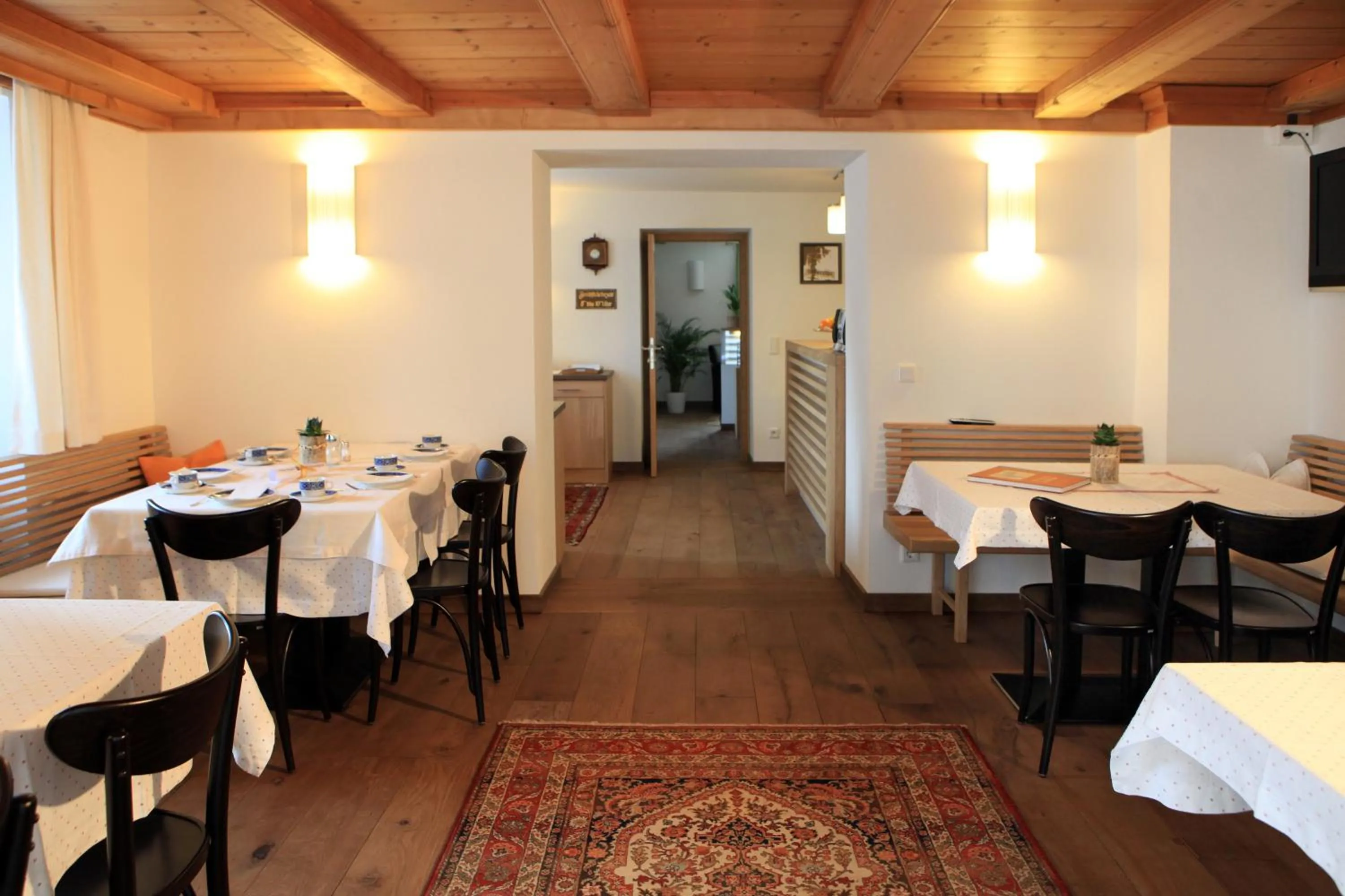 Restaurant/places to eat in Villa Egger