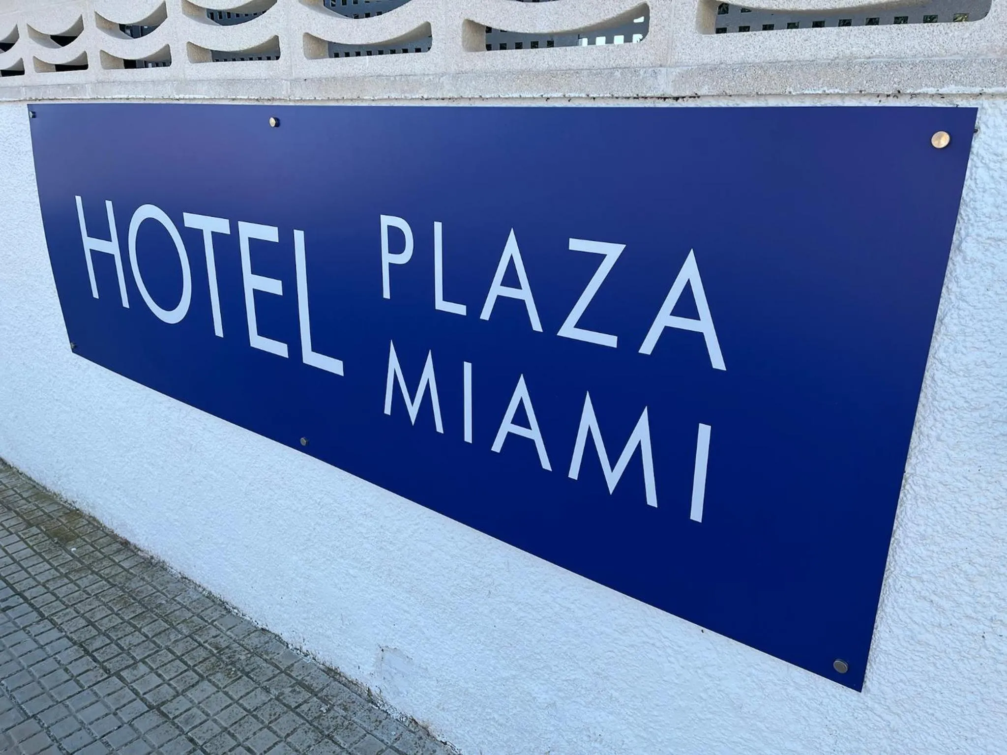 Property logo or sign in Hotel Plaza Miami - Sólo Adultos