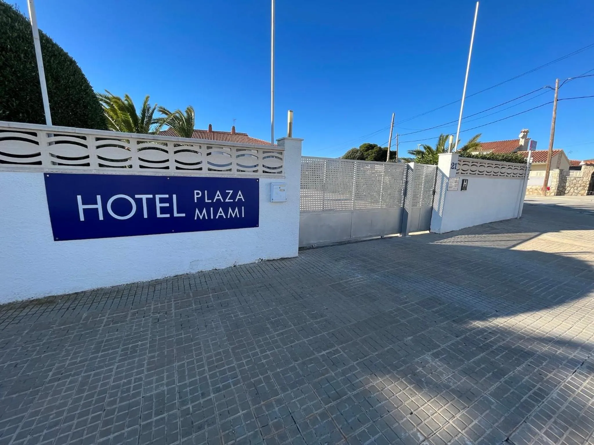 Facade/entrance in Hotel Plaza Miami - Sólo Adultos
