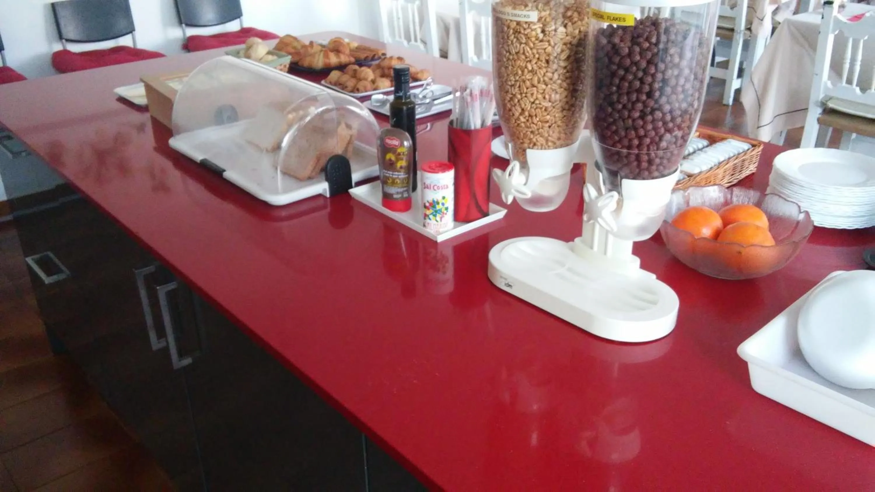 Buffet breakfast in Hotel Plaza Miami - Sólo Adultos