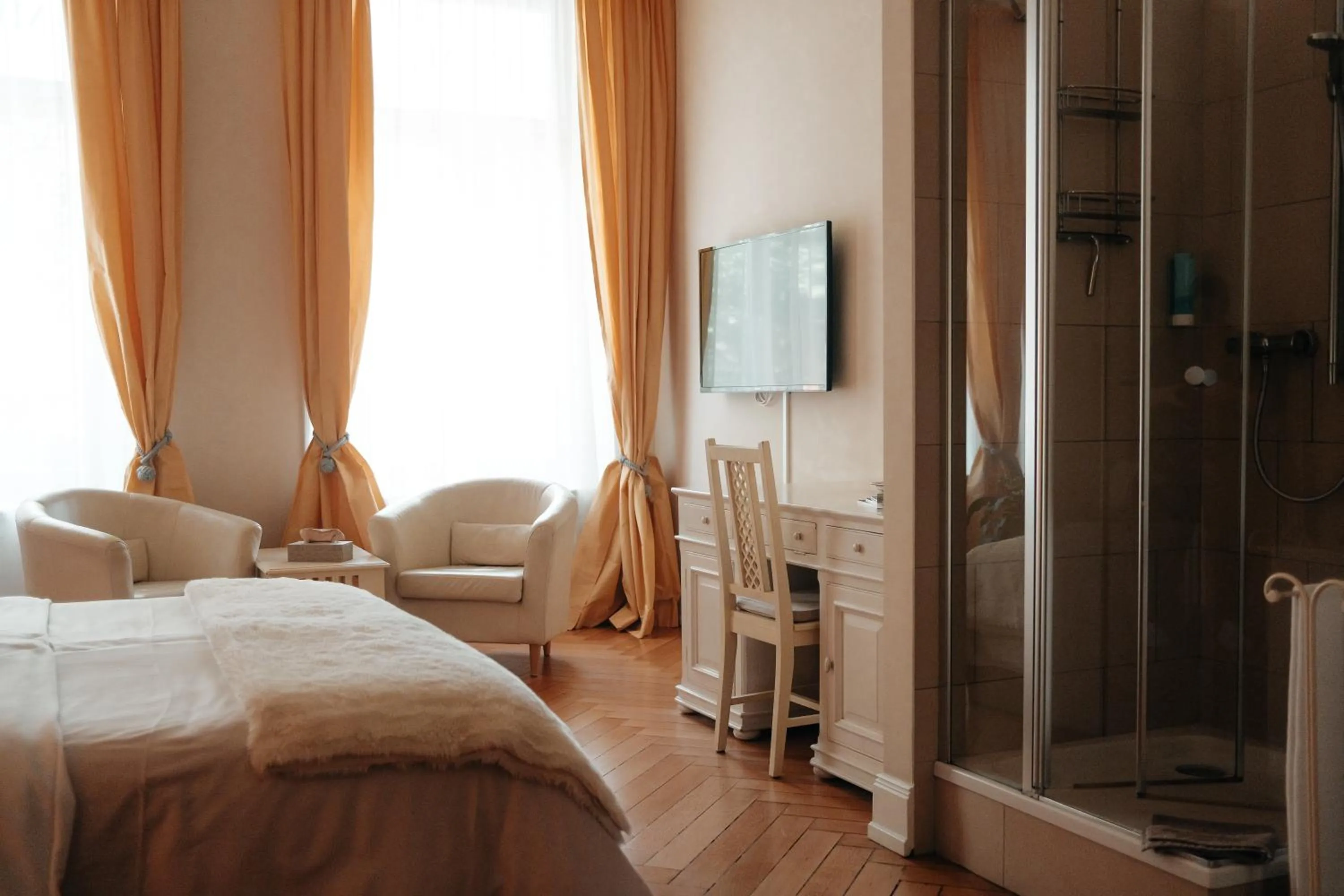 Photo of the whole room, Bed in Hotel am Museum