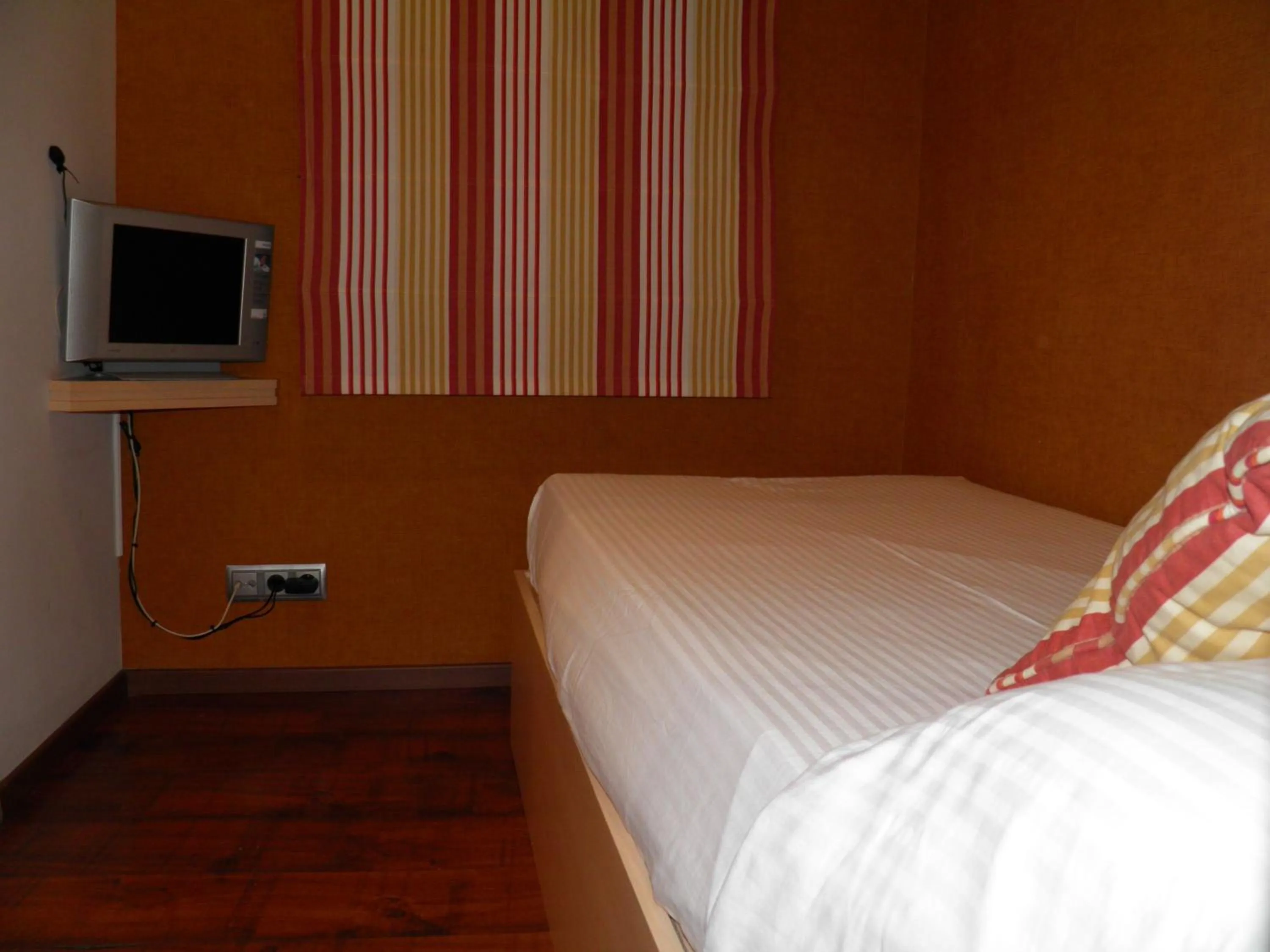 Bed in Hotel Annex - Rey Don Jaime I