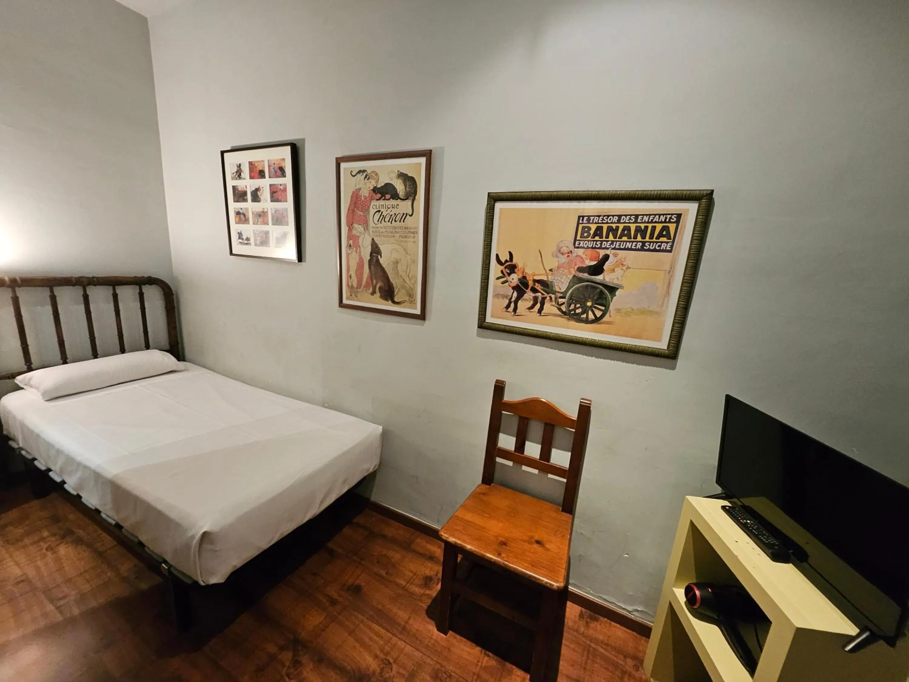 Bed in Hotel Annex - Rey Don Jaime I